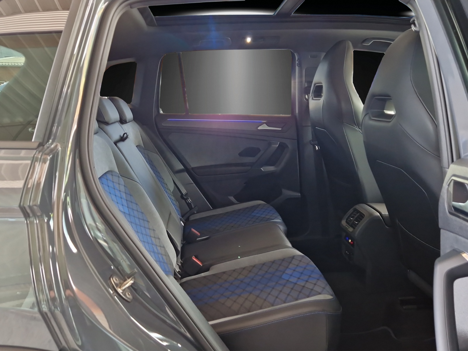 VW Tiguan 2.0TSI R 4Motion DSG-image-7