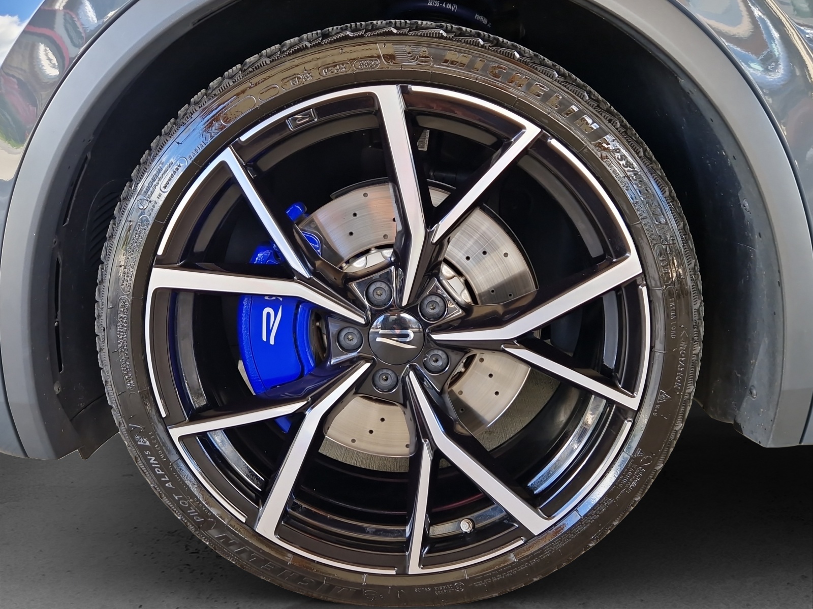 VW Tiguan 2.0TSI R 4Motion DSG-image-15