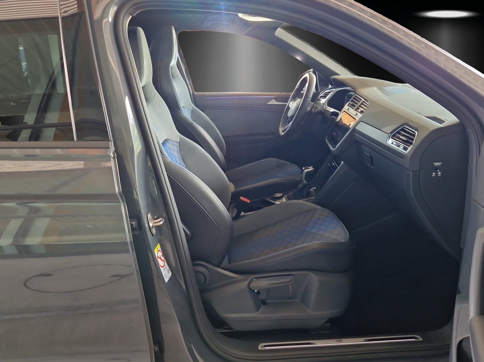 VW Tiguan 2.0TSI R 4Motion DSG-image-8
