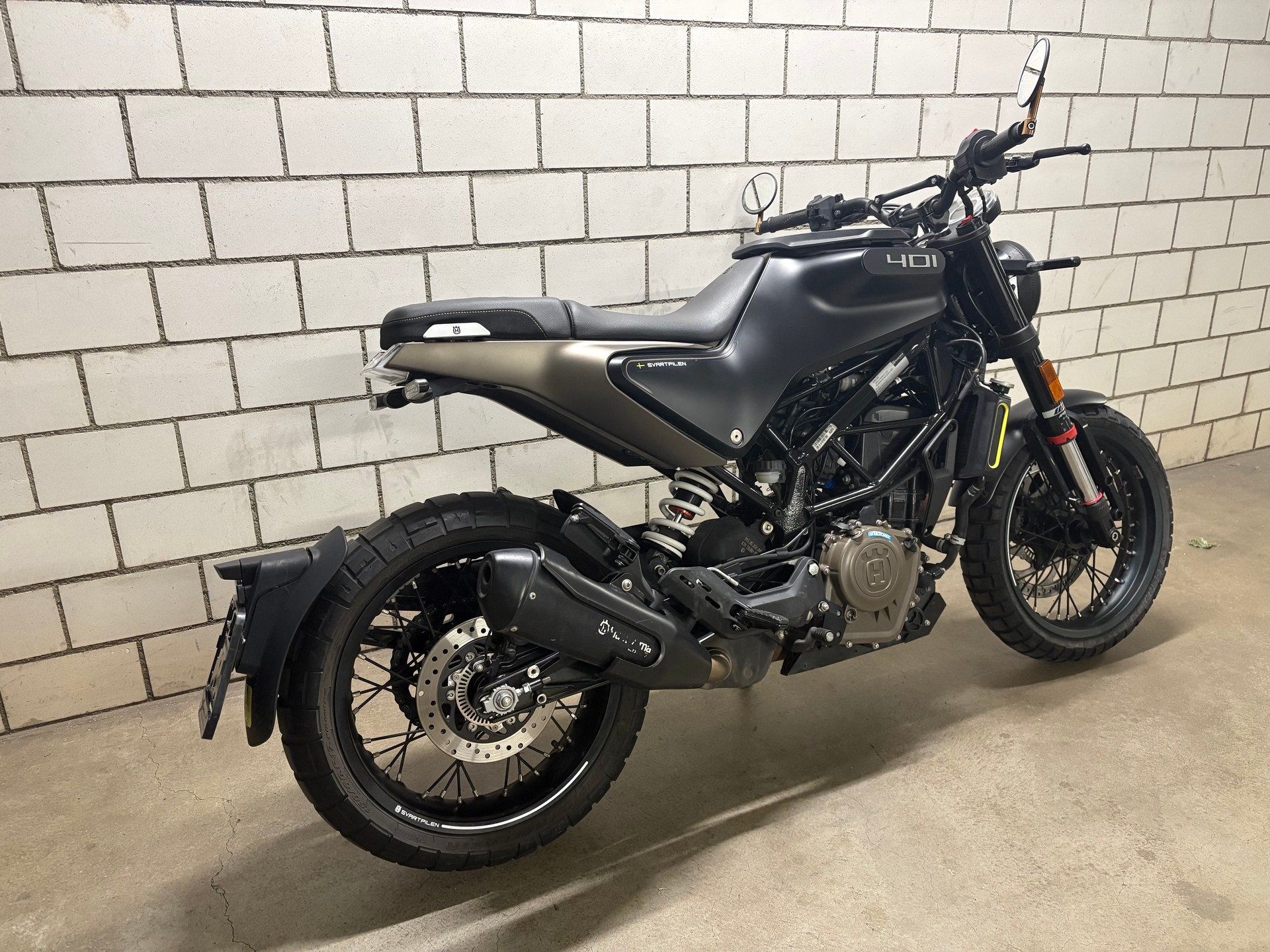 HUSQVARNA Svartpilen 401-image-2