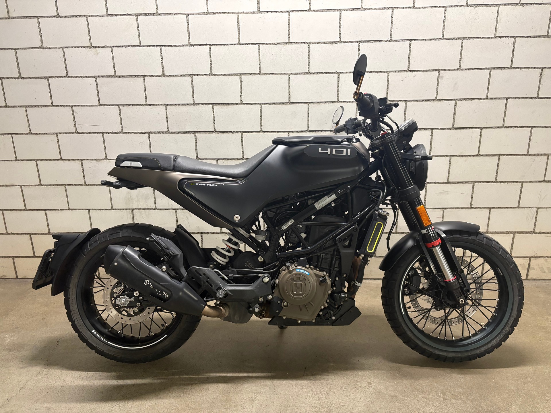 HUSQVARNA Svartpilen 401-image-1