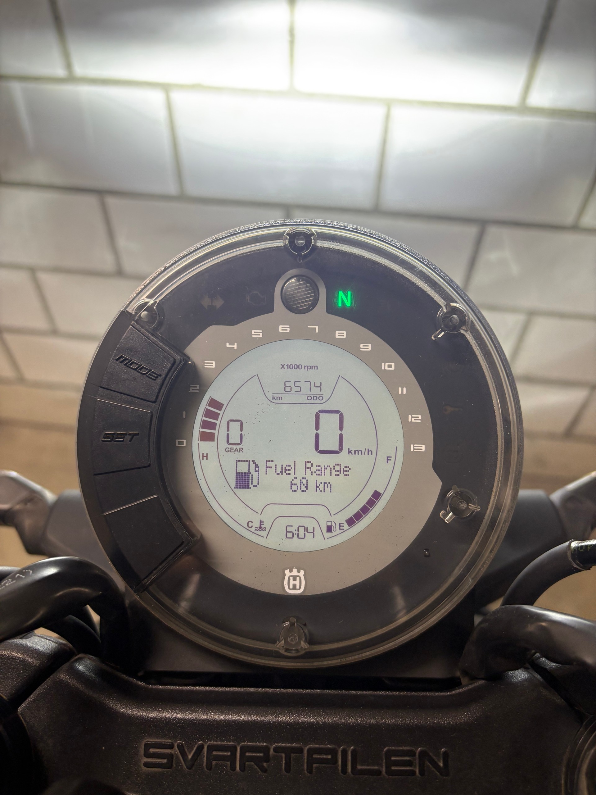 HUSQVARNA Svartpilen 401-image-6