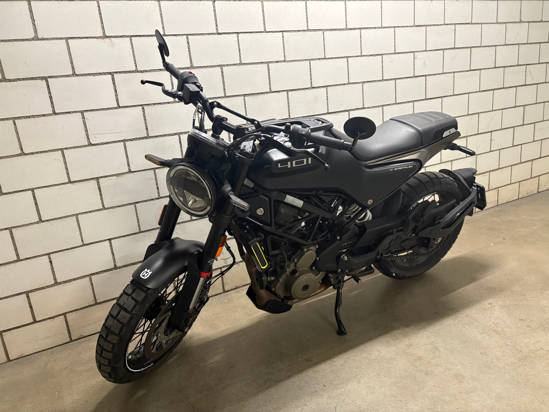 HUSQVARNA Svartpilen 401-image-5