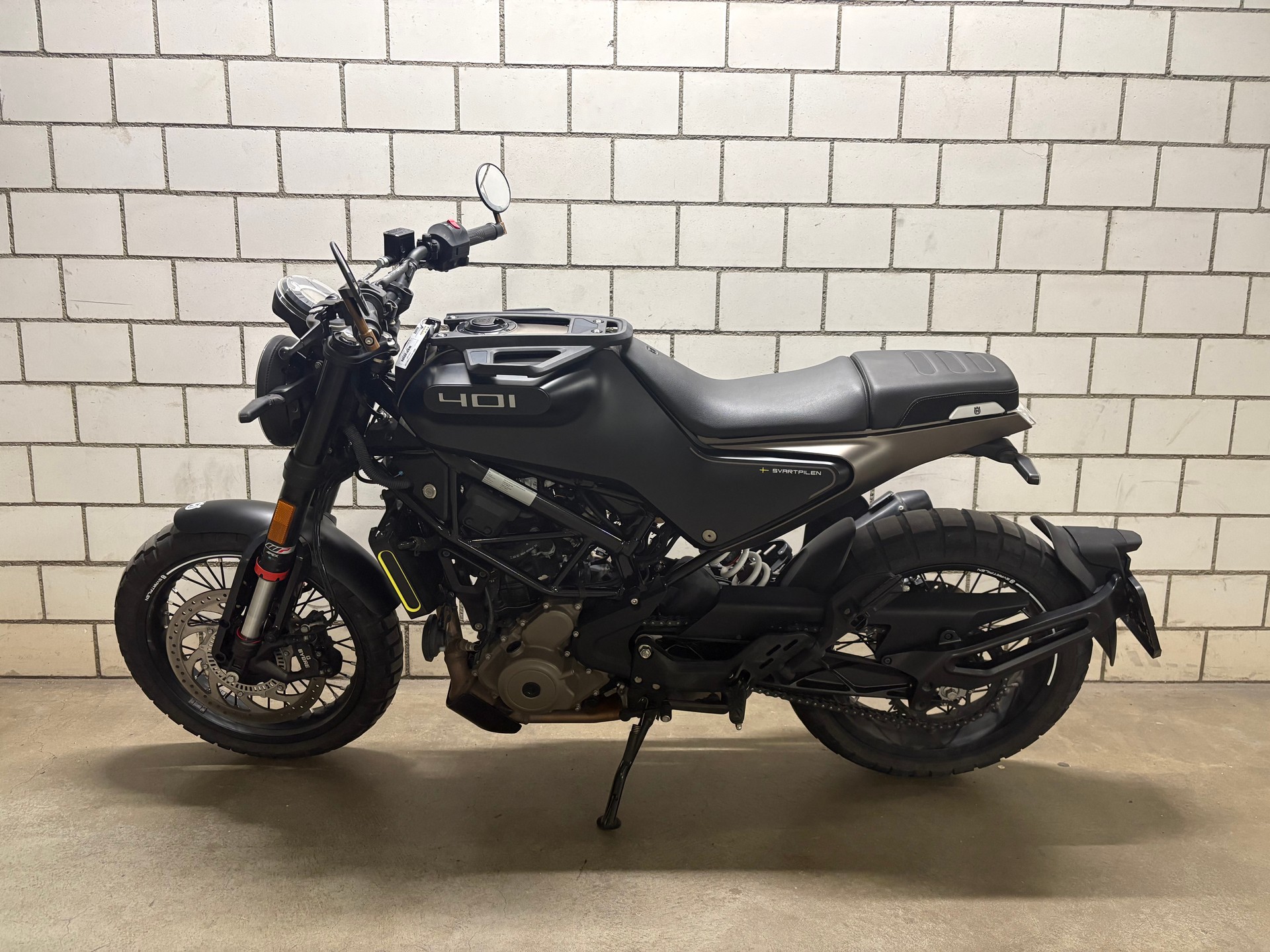 HUSQVARNA Svartpilen 401-image-4