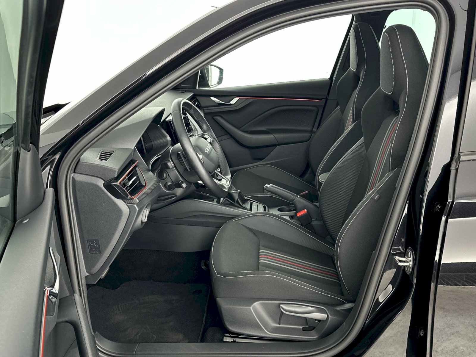 SKODA Kamiq 1.5 TSI Monte Carlo DSG 150PS • Facelift • Panorama-Glasdach • Elektr. AHK • Garantie bis 12.2030 inkl. Winterräder-image-6