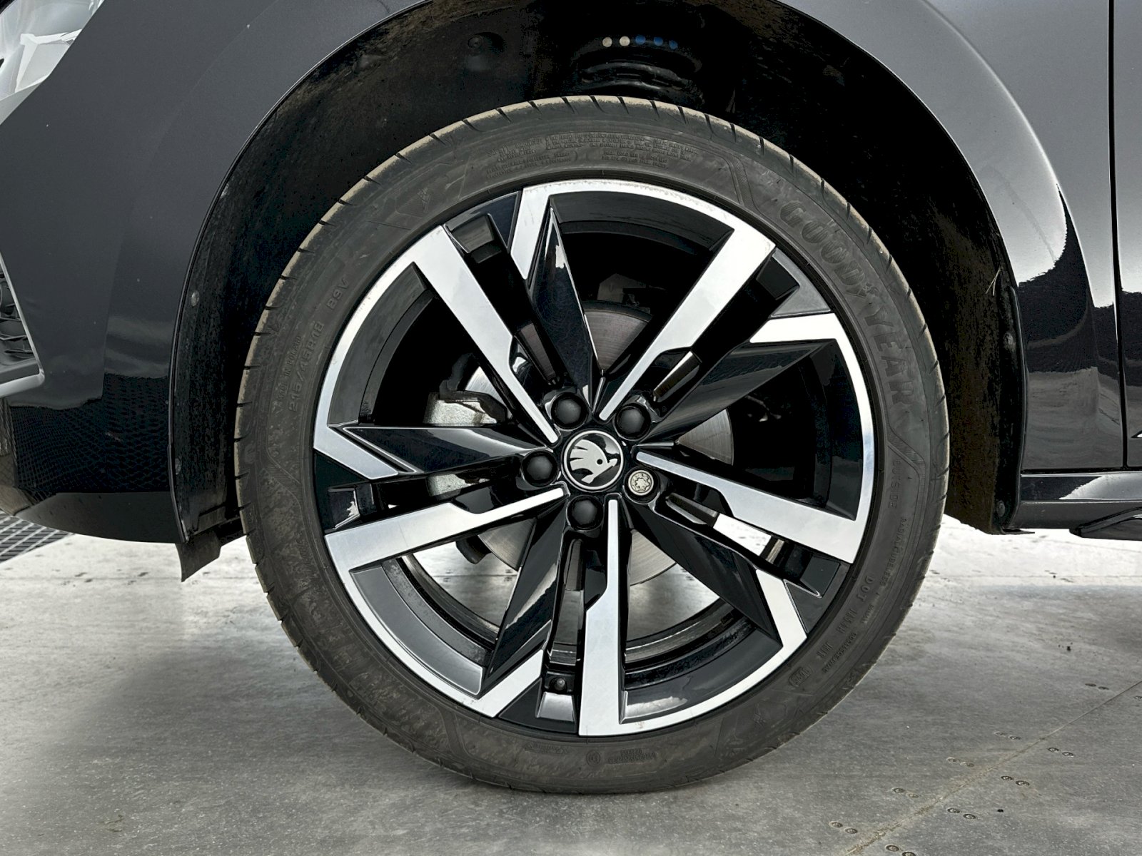 SKODA Kamiq 1.5 TSI Monte Carlo DSG 150PS • Facelift • Panorama-Glasdach • Elektr. AHK • Garantie bis 12.2030 inkl. Winterräder-image-13