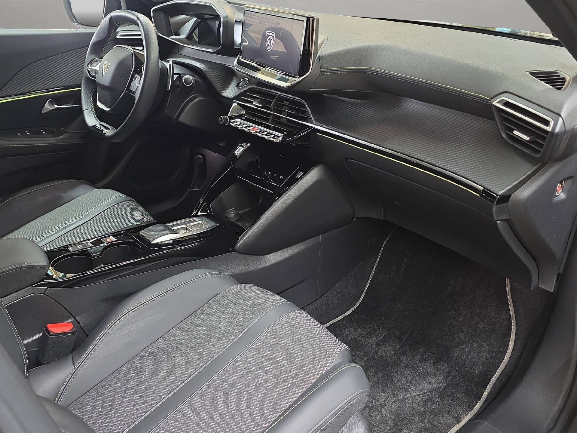 PEUGEOT 2008 1.2 PureTech 130 GT-image-10