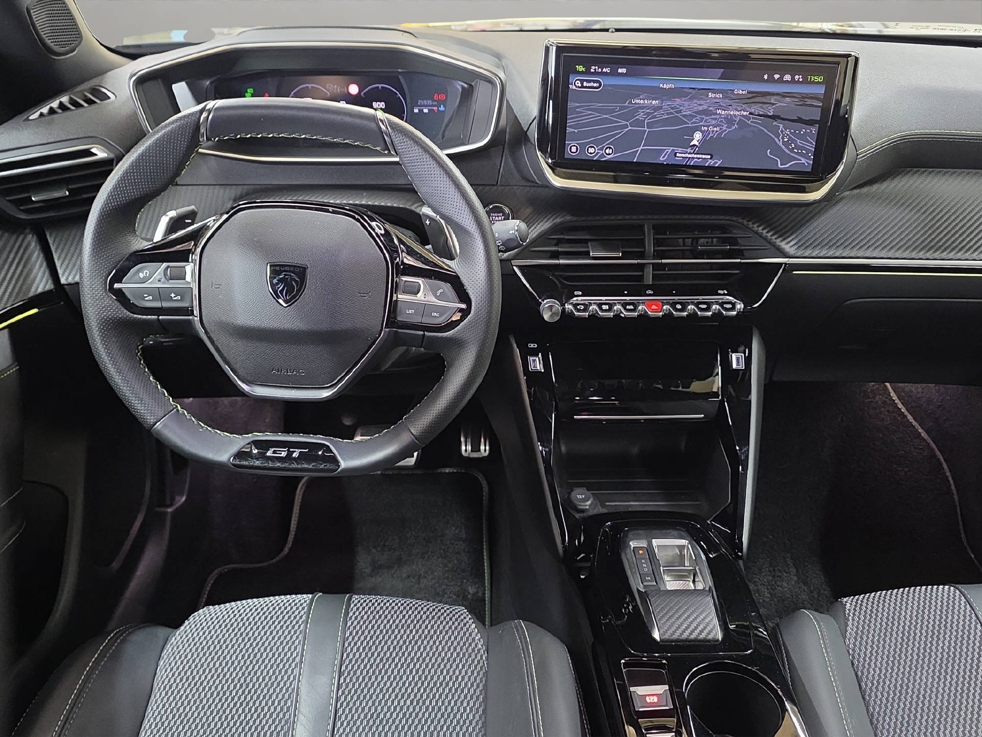 PEUGEOT 2008 1.2 PureTech 130 GT-image-6
