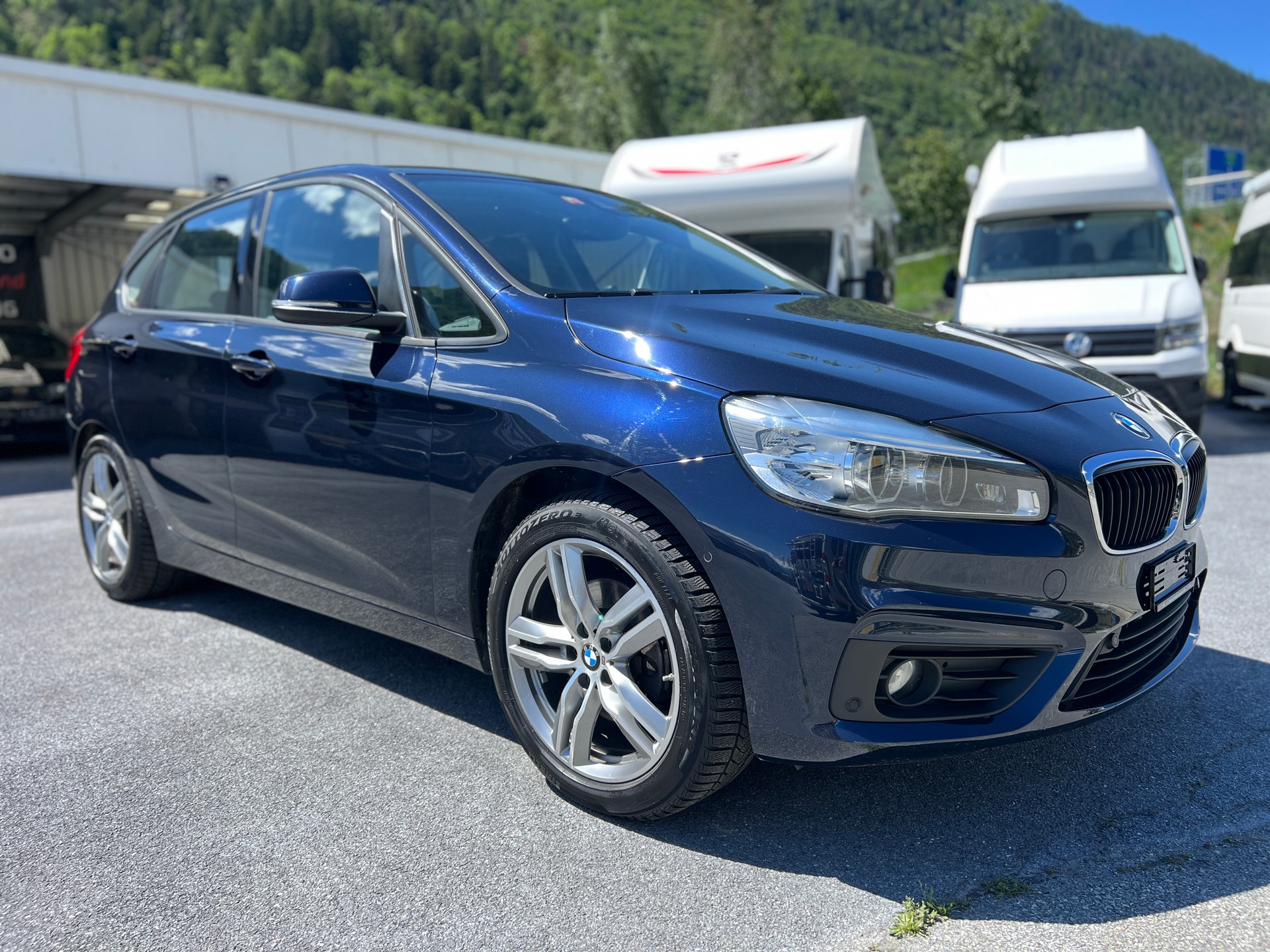 BMW 218i Active Tourer-image-5