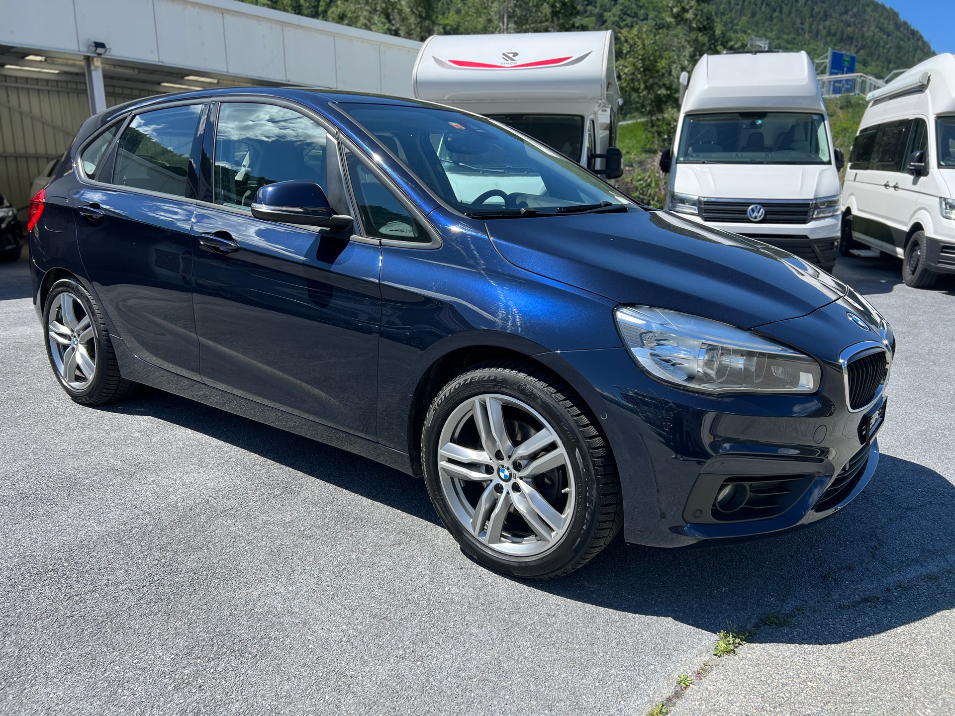 BMW 218i Active Tourer-image-6
