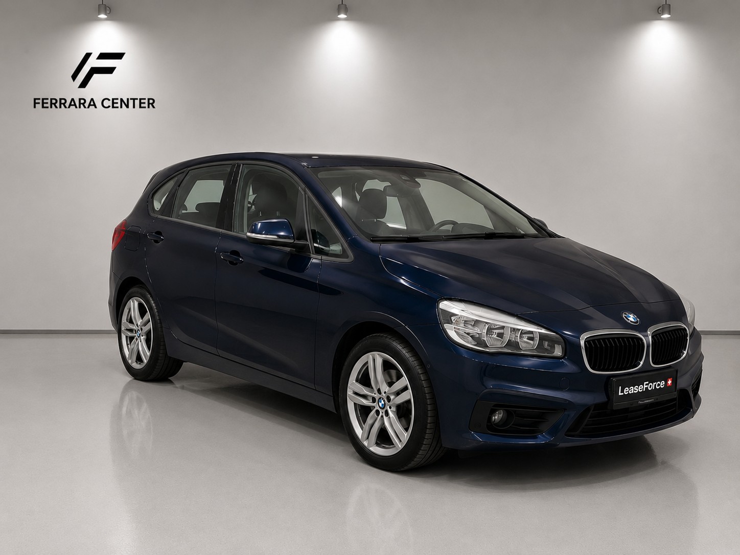 BMW 218i Active Tourer-image-1