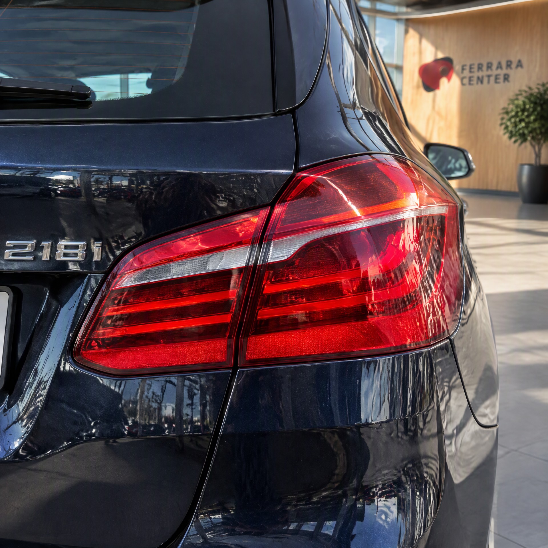BMW 218i Active Tourer-image-9