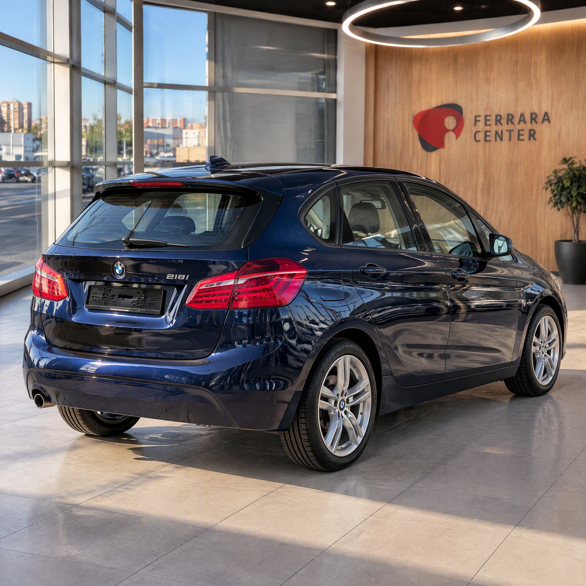 BMW 218i Active Tourer-image-2