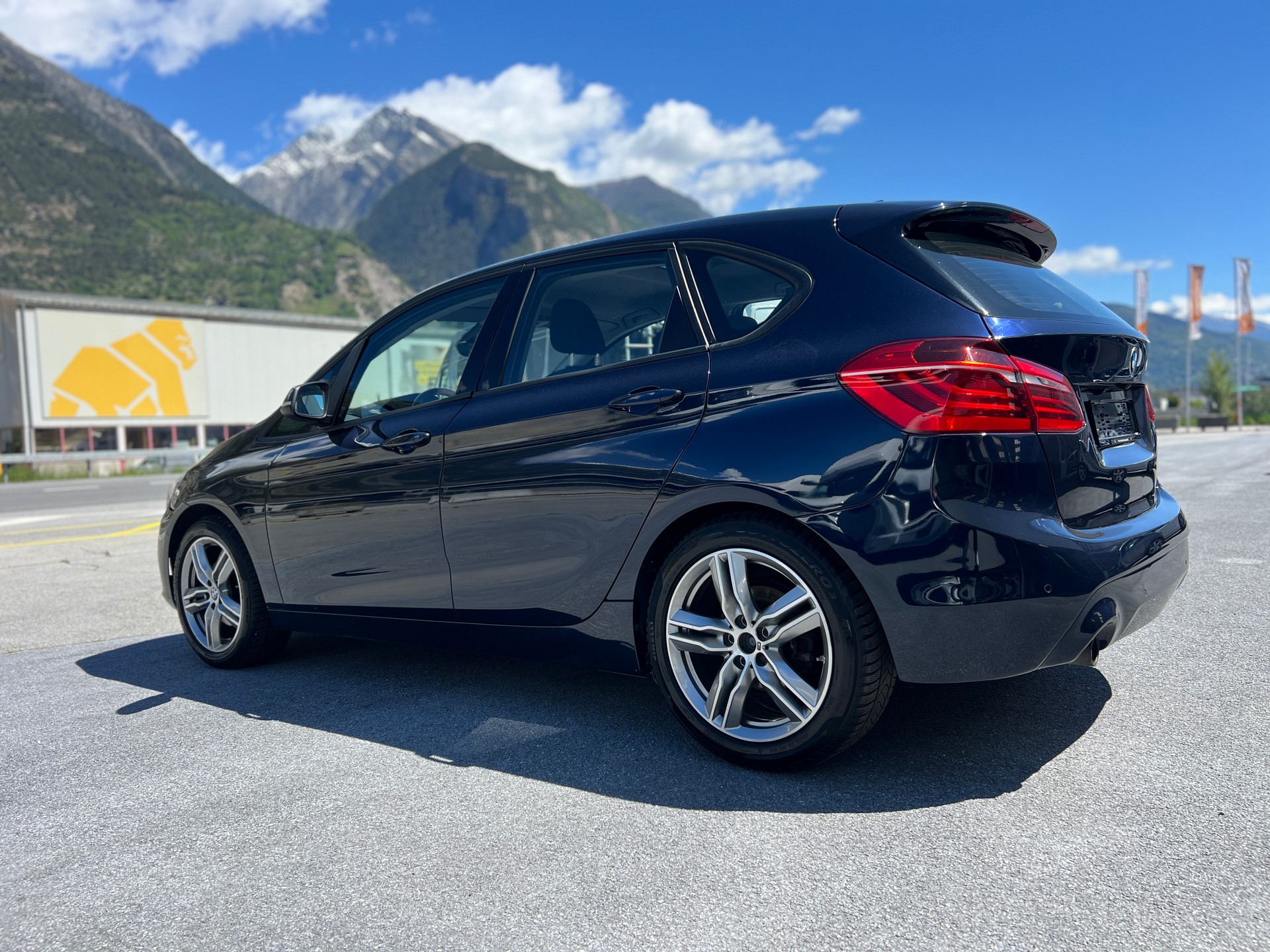BMW 218i Active Tourer-image-3