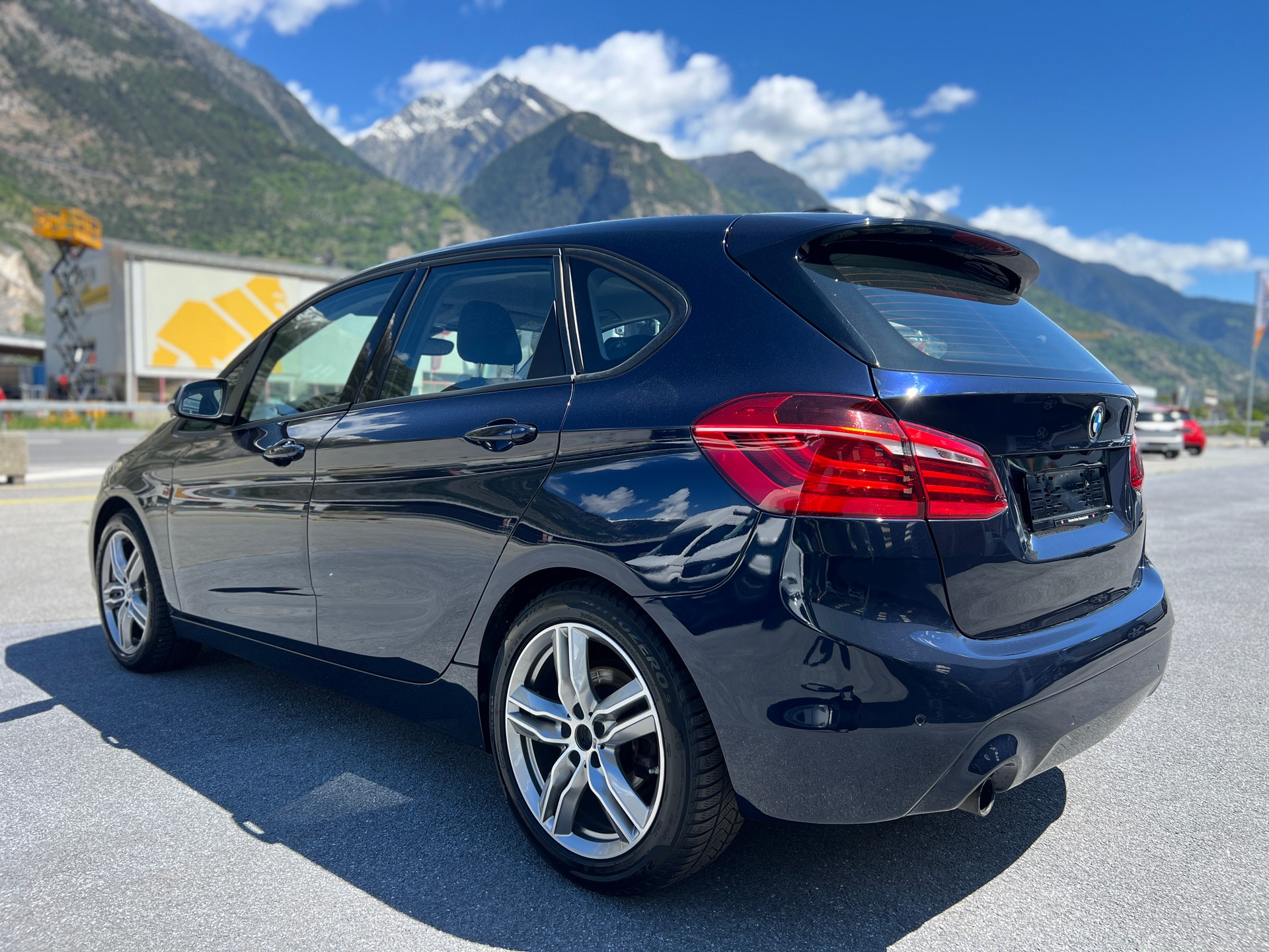 BMW 218i Active Tourer-image-10