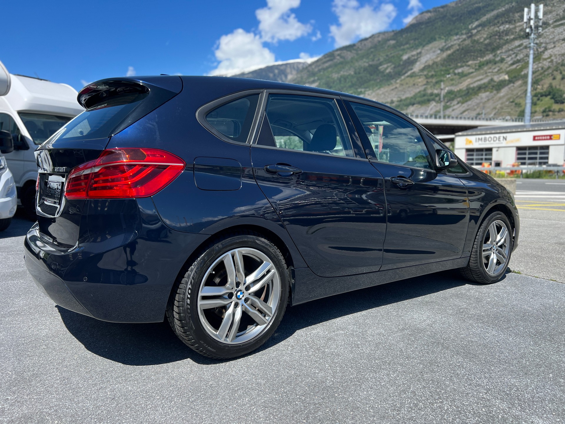 BMW 218i Active Tourer-image-7