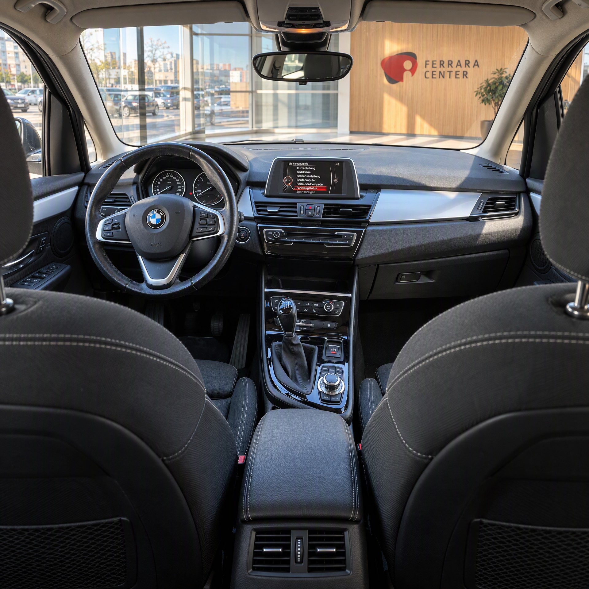 BMW 218i Active Tourer-image-14