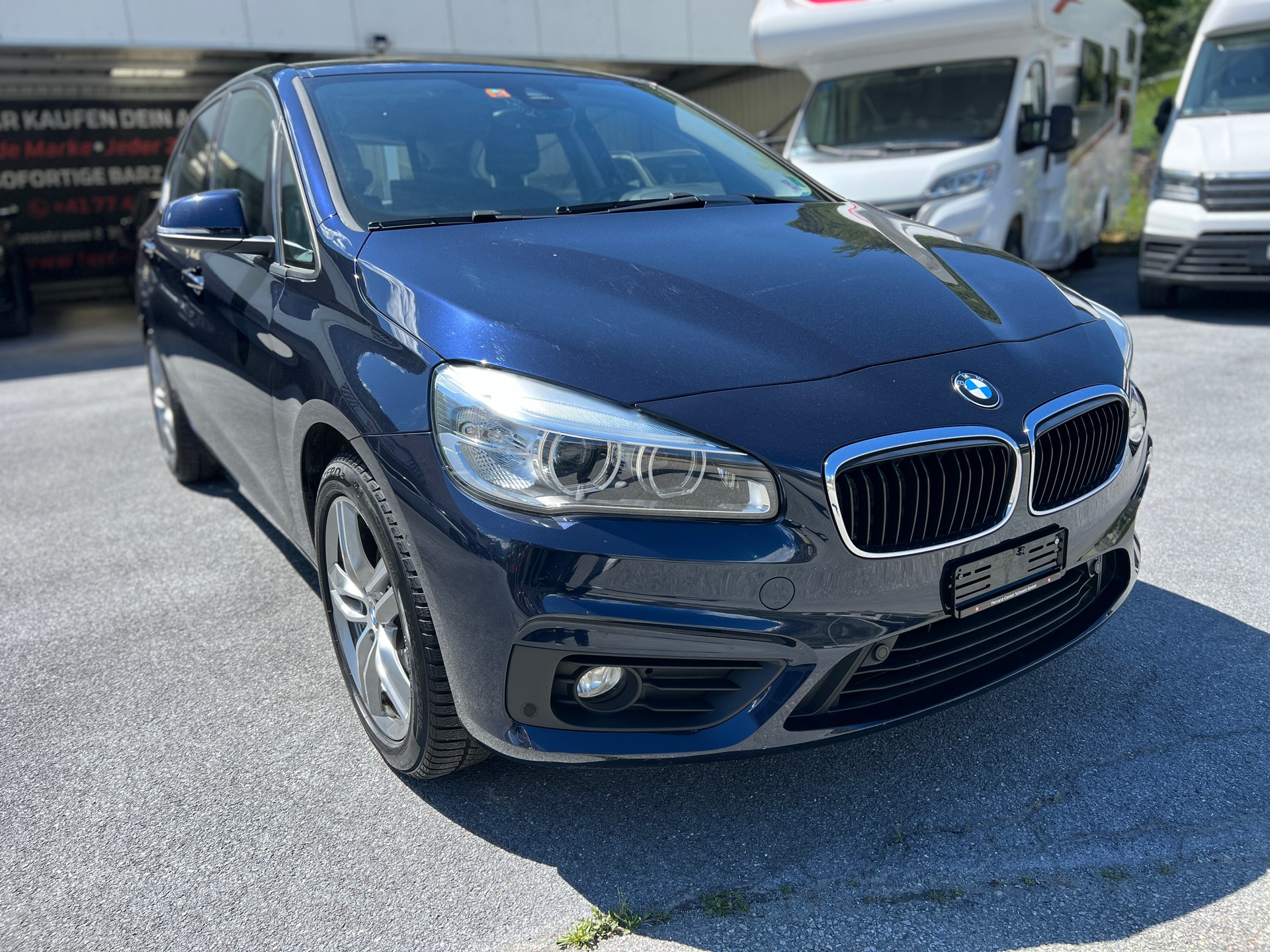 BMW 218i Active Tourer-image-8