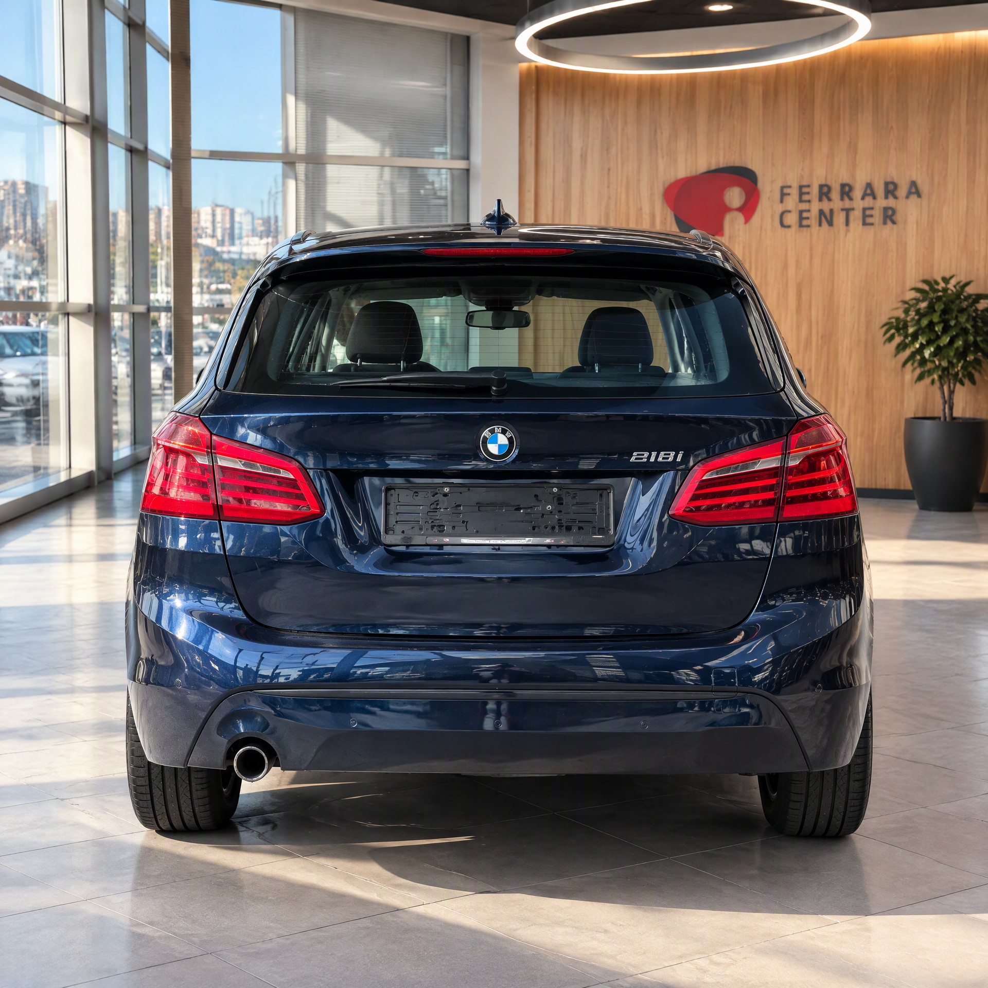 BMW 218i Active Tourer-image-5