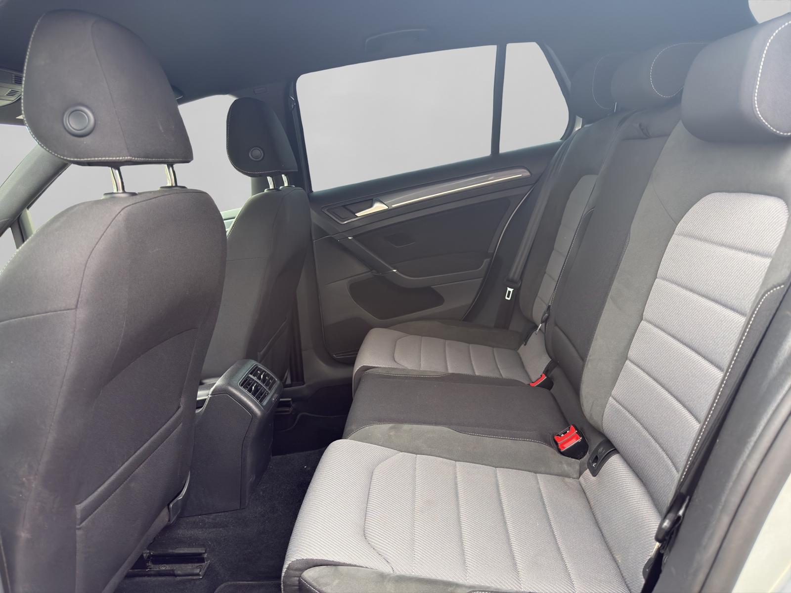 VW Golf 2.0 TDI Allstar R-Line DSG-image-13