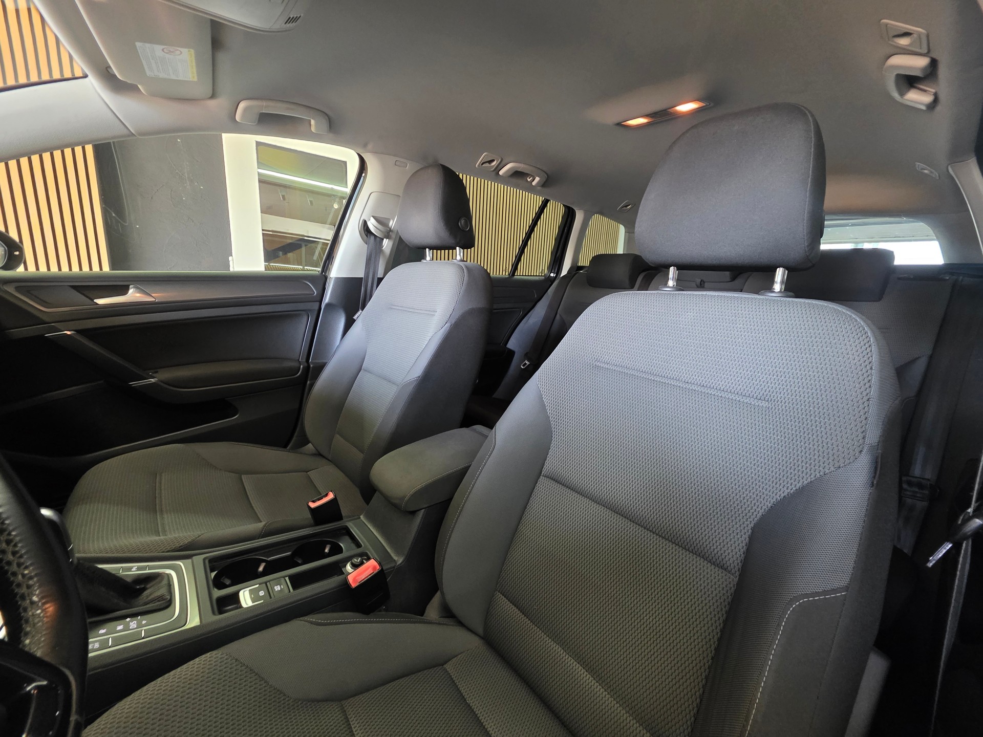 VW Golf Variant 1.6 TDI Comfortline DSG-image-9