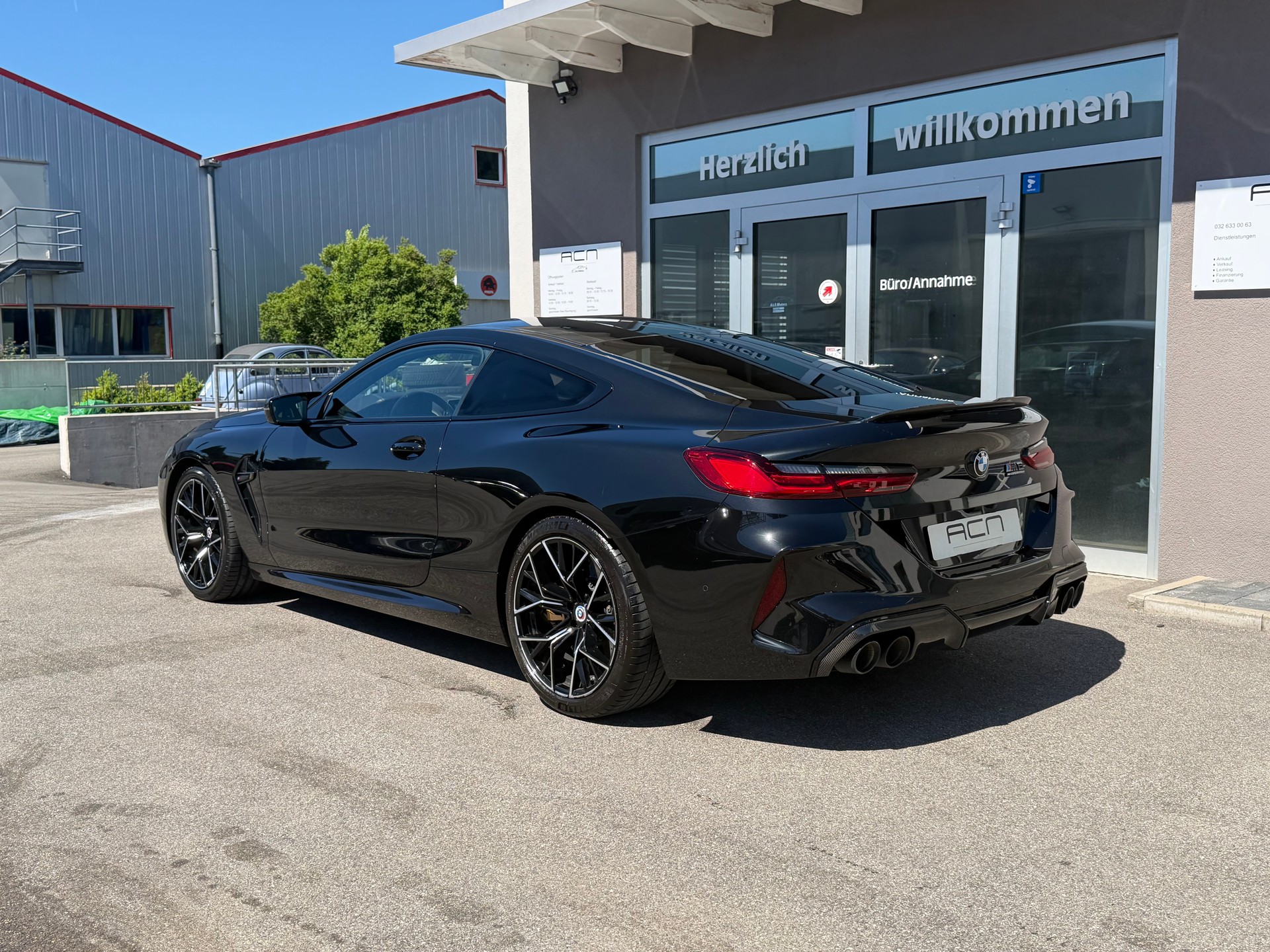 BMW M8 xDrive Steptronic M Competition-image-4