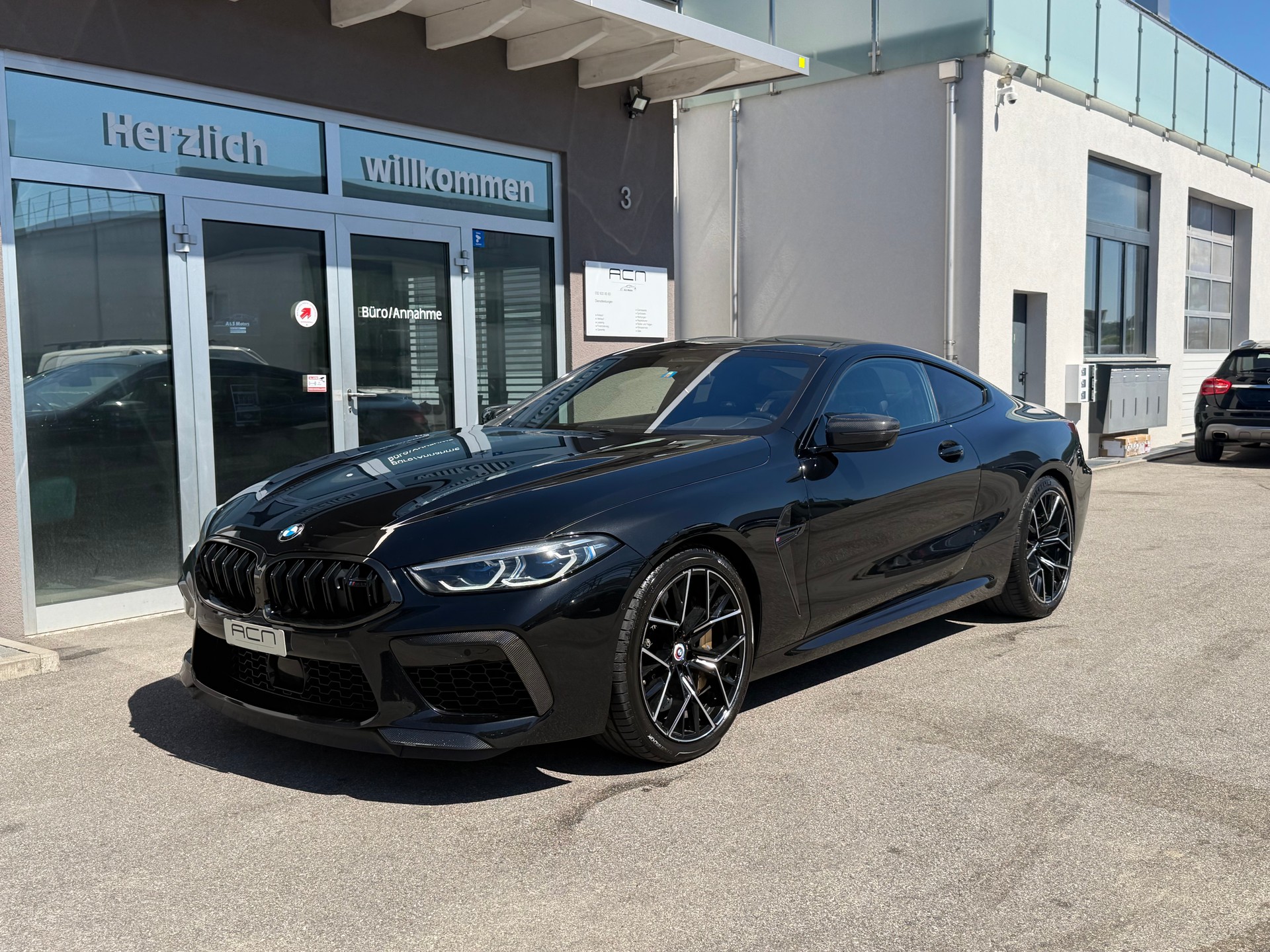 BMW M8 xDrive Steptronic M Competition-showroom-element-2