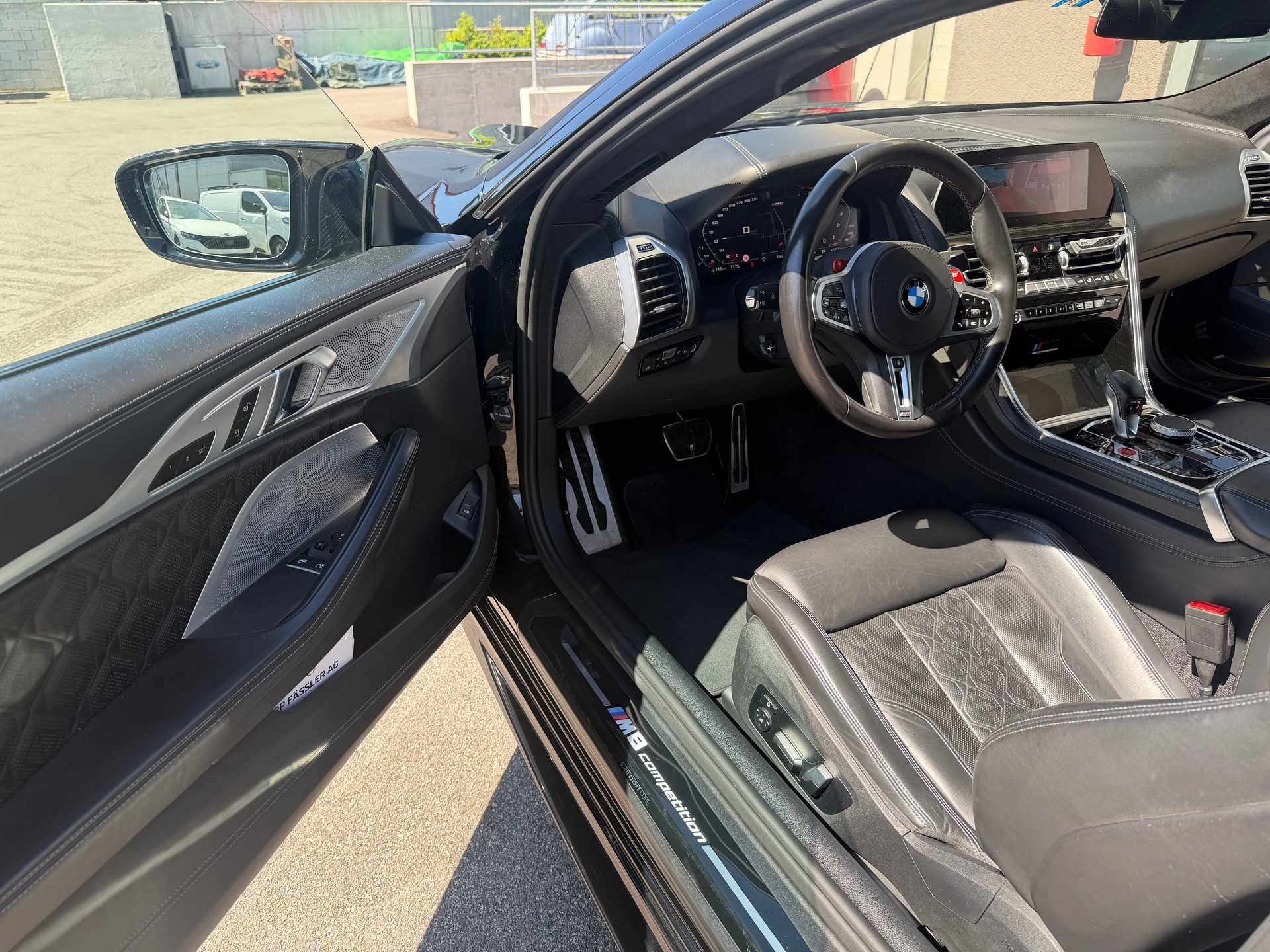 BMW M8 xDrive Steptronic M Competition-image-7