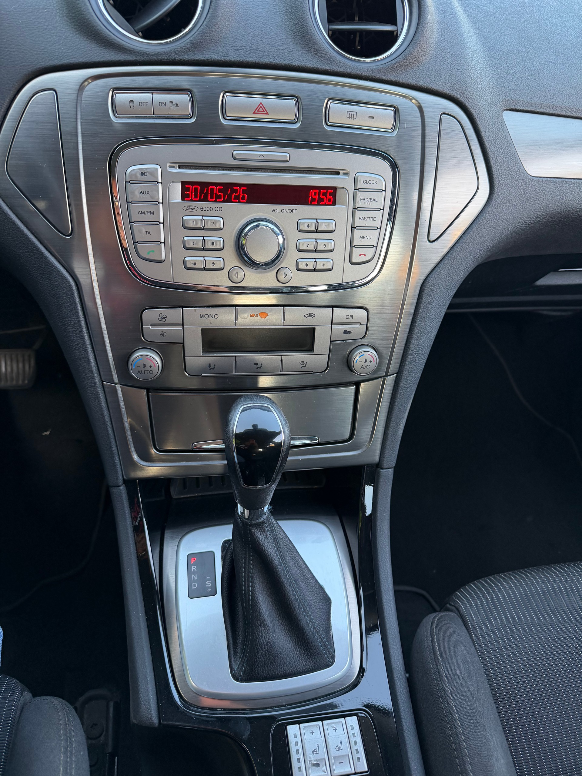 FORD Mondeo 2.3i 16V Carving Automatic-image-6
