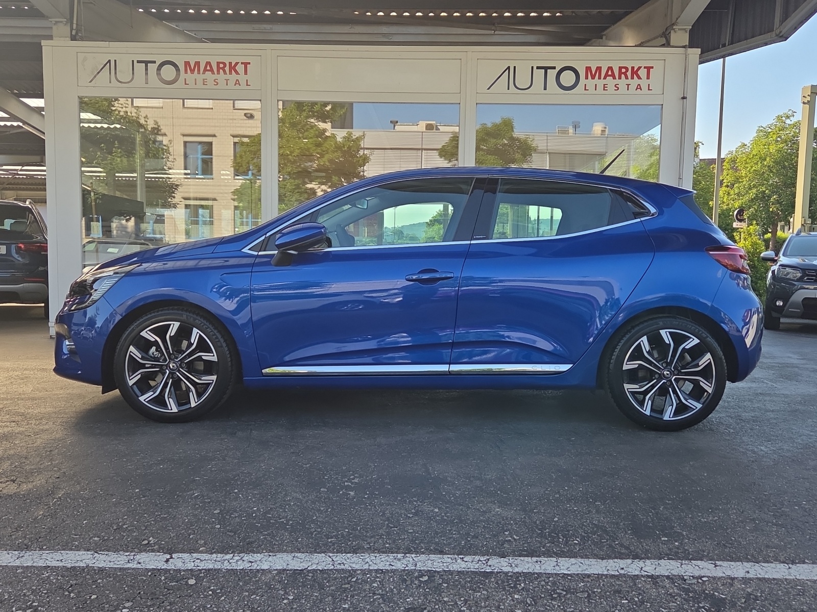 RENAULT Clio 1.6 E-Tech Intens-showroom-element-1