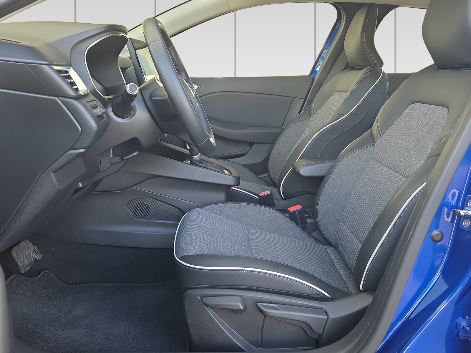 RENAULT Clio 1.6 E-Tech Intens-image-5