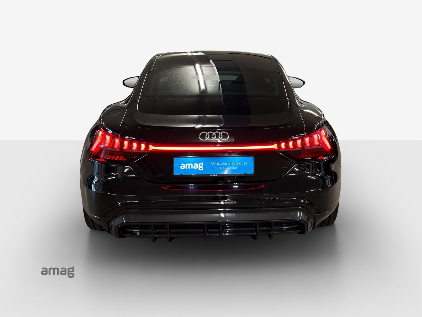 AUDI e-tron GT quattro-showroom-element-3