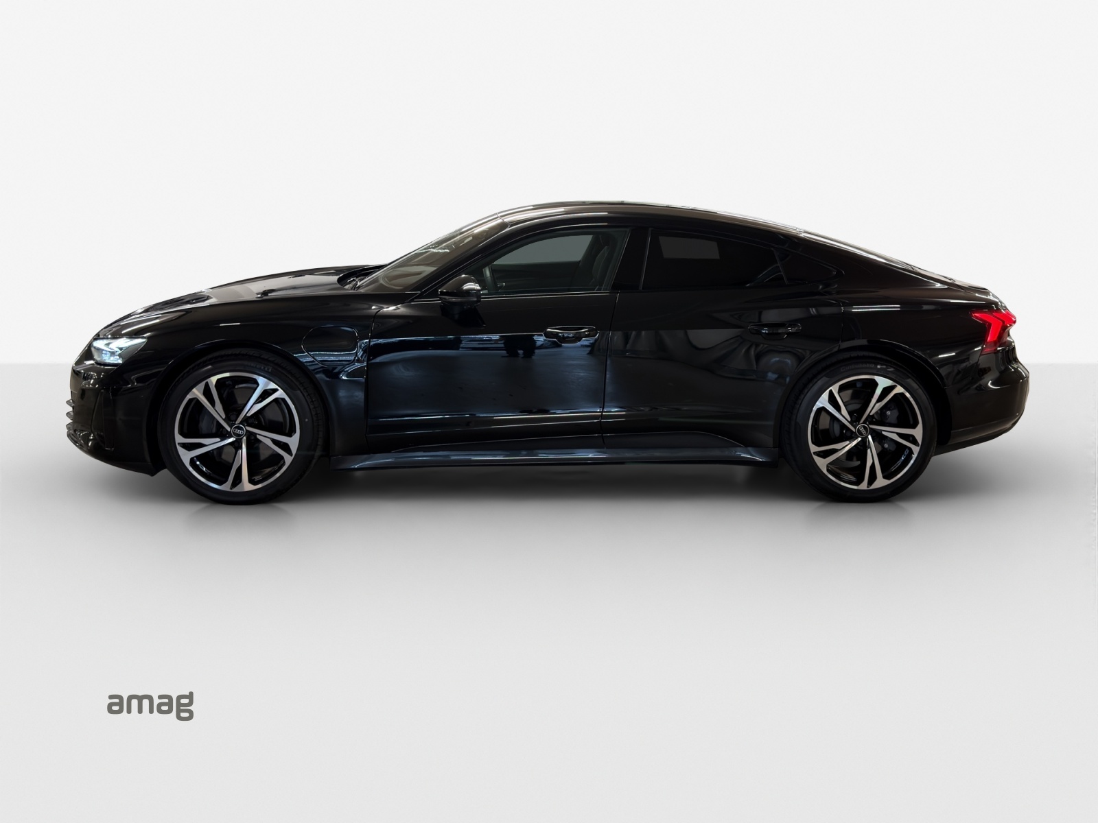 AUDI e-tron GT quattro-showroom-element-1
