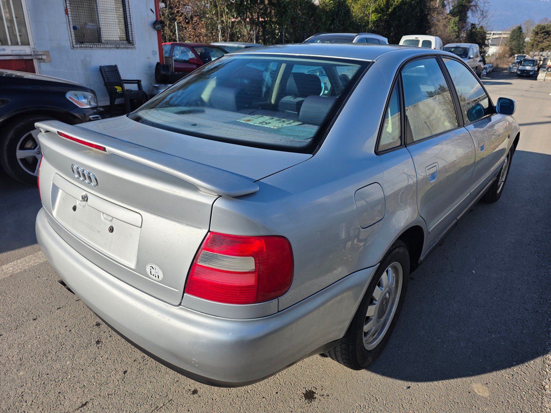 AUDI A4 2.4 Advance-image-3