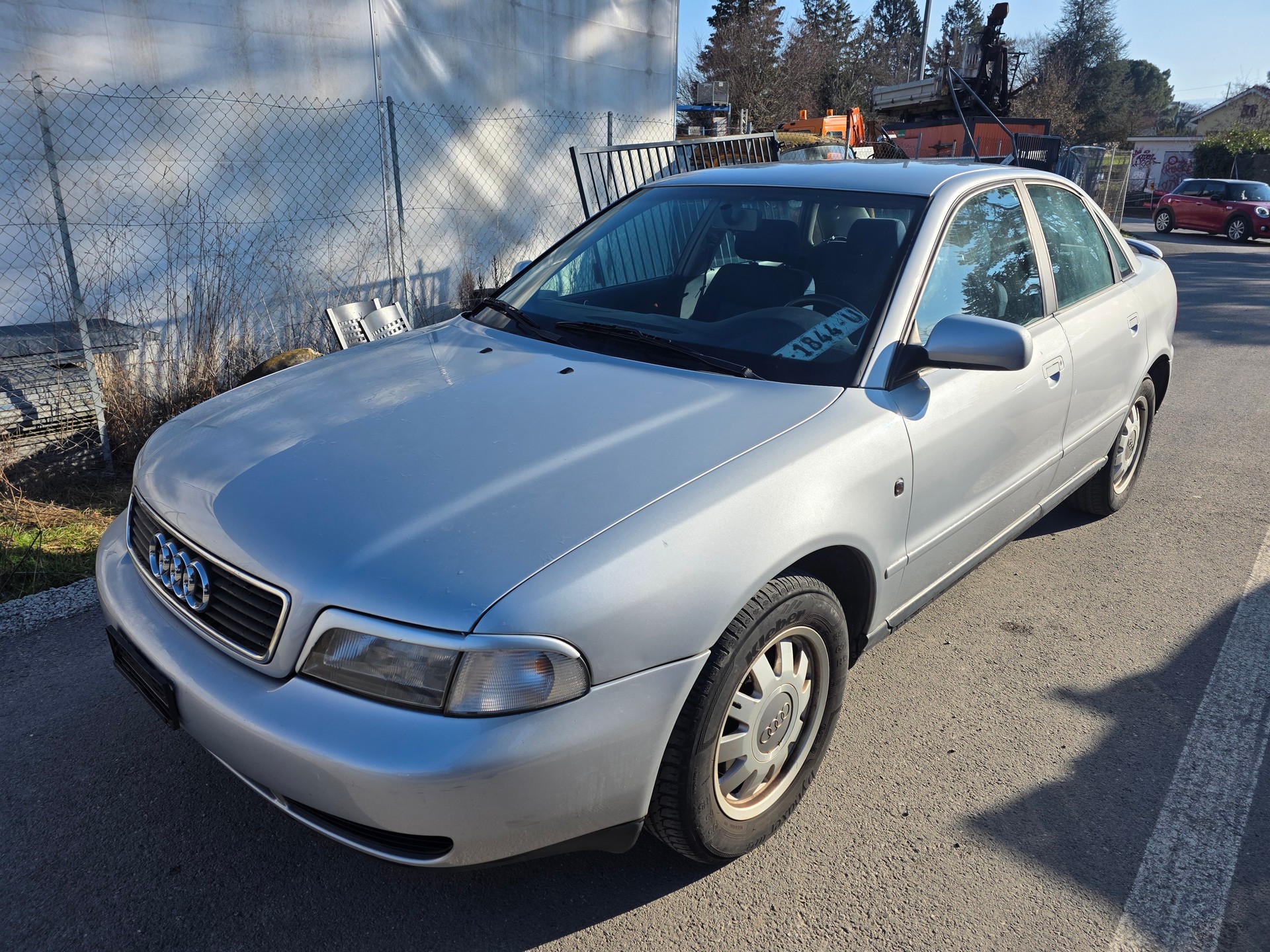 AUDI A4 2.4 Advance-image-1