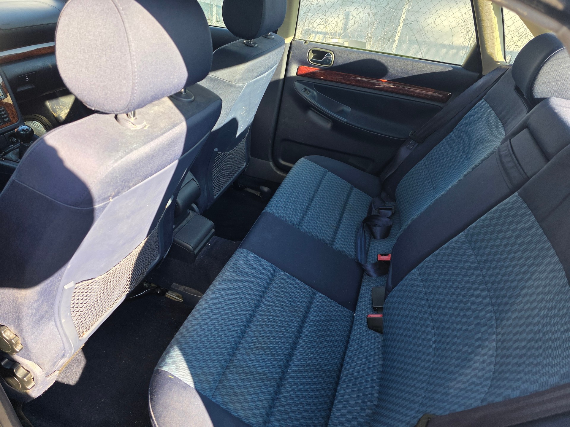 AUDI A4 2.4 Advance-image-5
