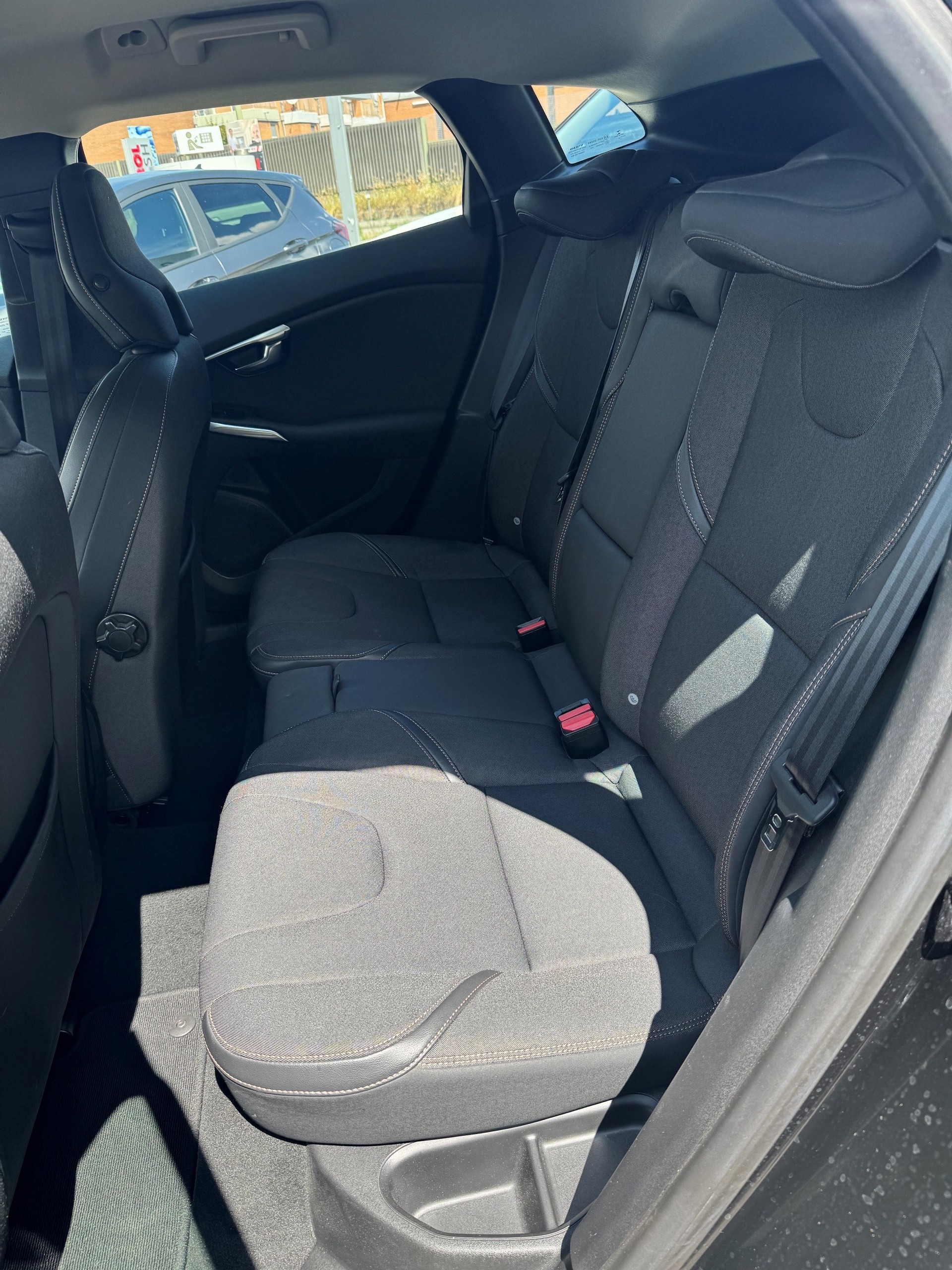 VOLVO V40 Cross Country T4 2.0 AWD Momentum Geartronic-image-9
