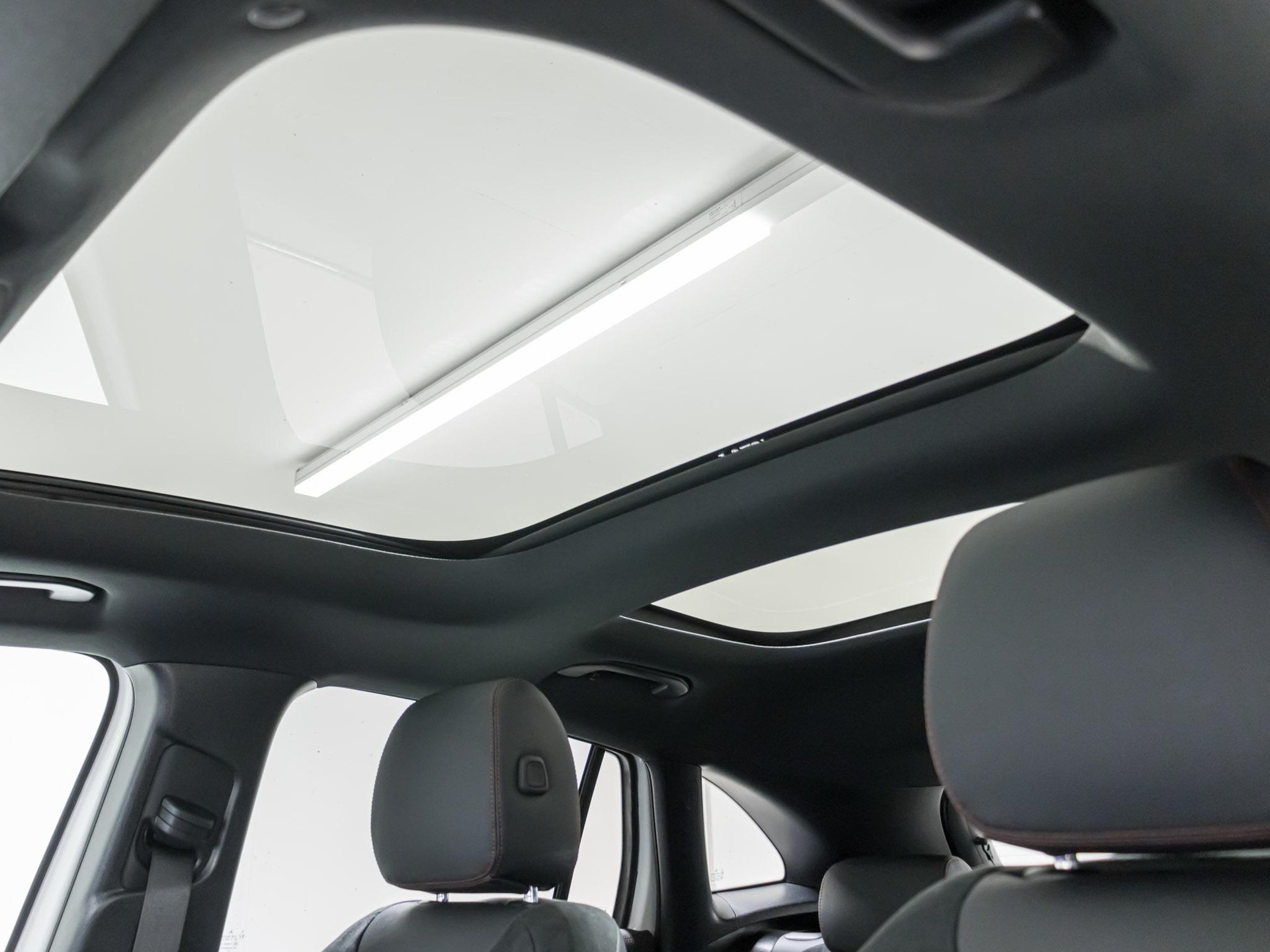 MERCEDES-BENZ GLA 220 d 4MATIC-image-9