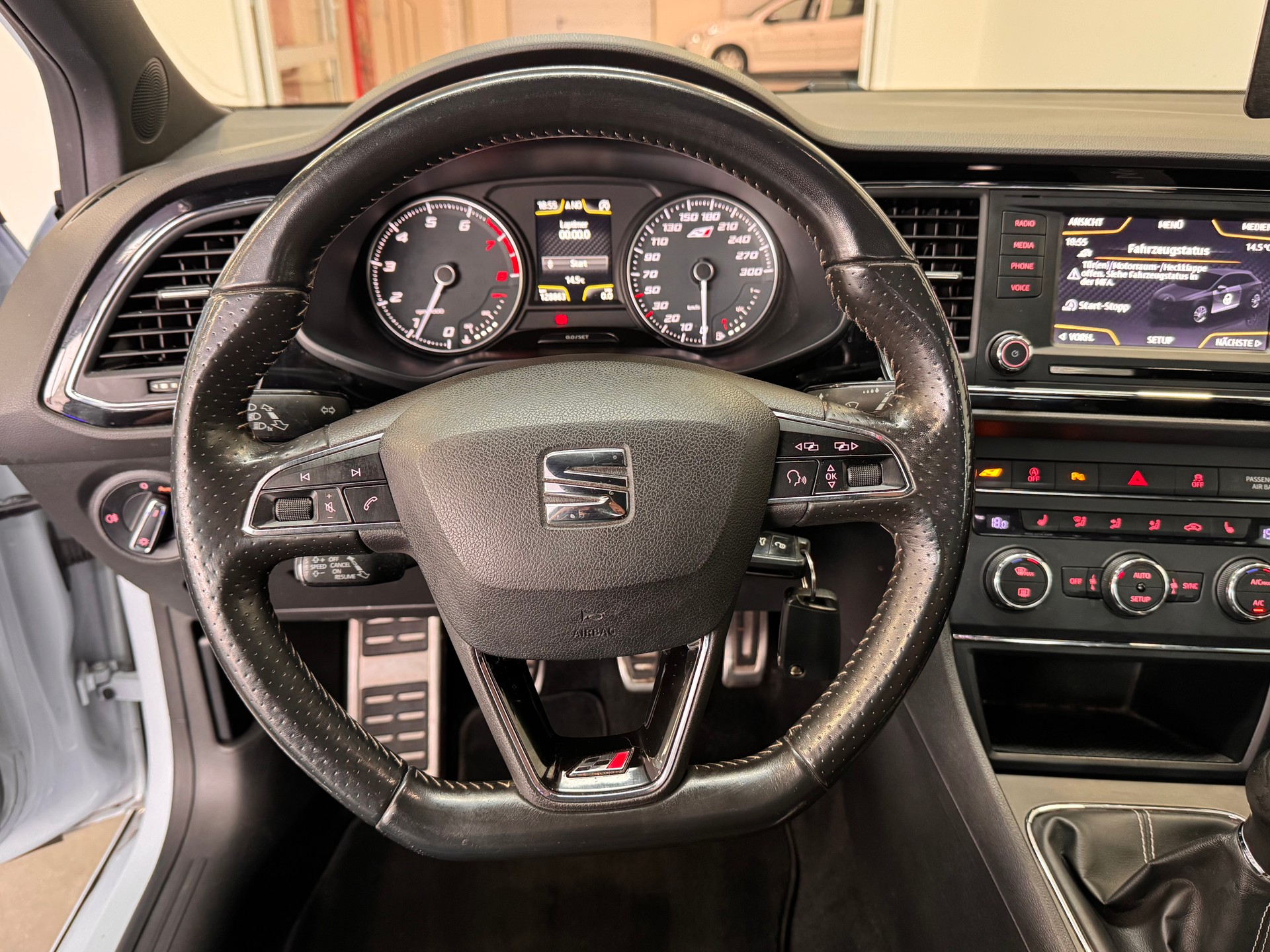 SEAT Leon SC 2.0 TSI Cupra 280 *Schalensitze / RIEGER Auspuffanlage / RIEGER Ansaugung / Pack Black Line / ACC*-image-9