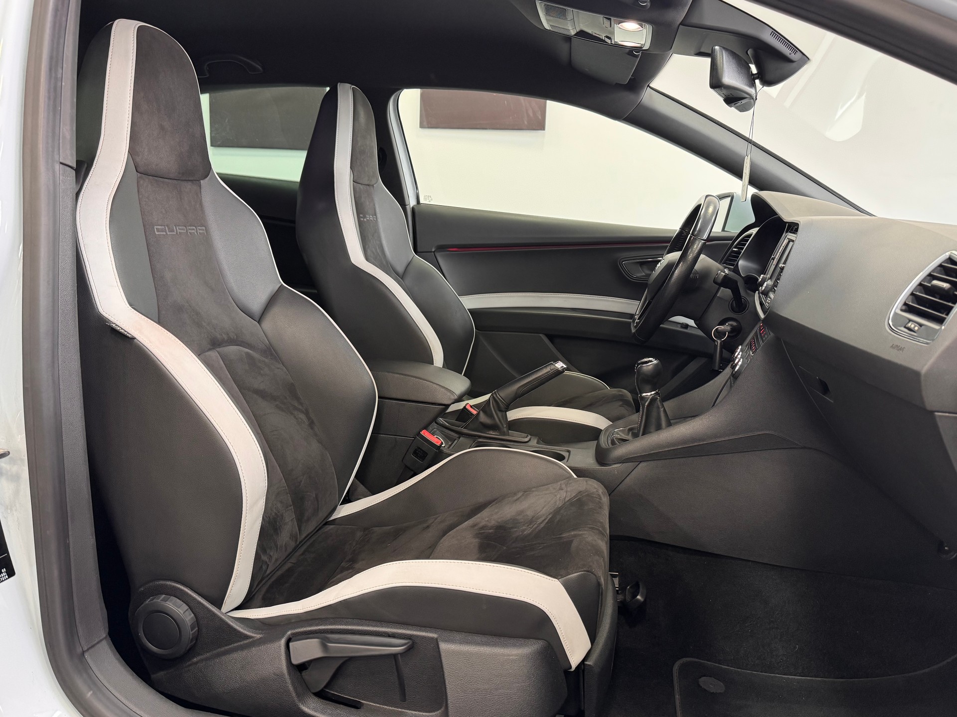 SEAT Leon SC 2.0 TSI Cupra 280 *Schalensitze / RIEGER Auspuffanlage / RIEGER Ansaugung / Pack Black Line / ACC*-image-8