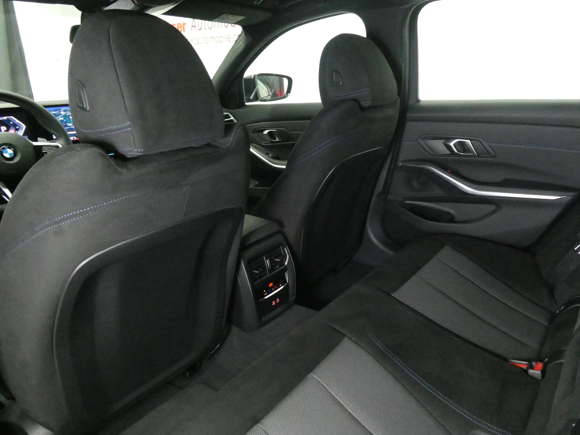 BMW 330i Touring xDrive Steptronic M Sport - Live Cockpit - Navi - Kamera - 245 PS-image-9