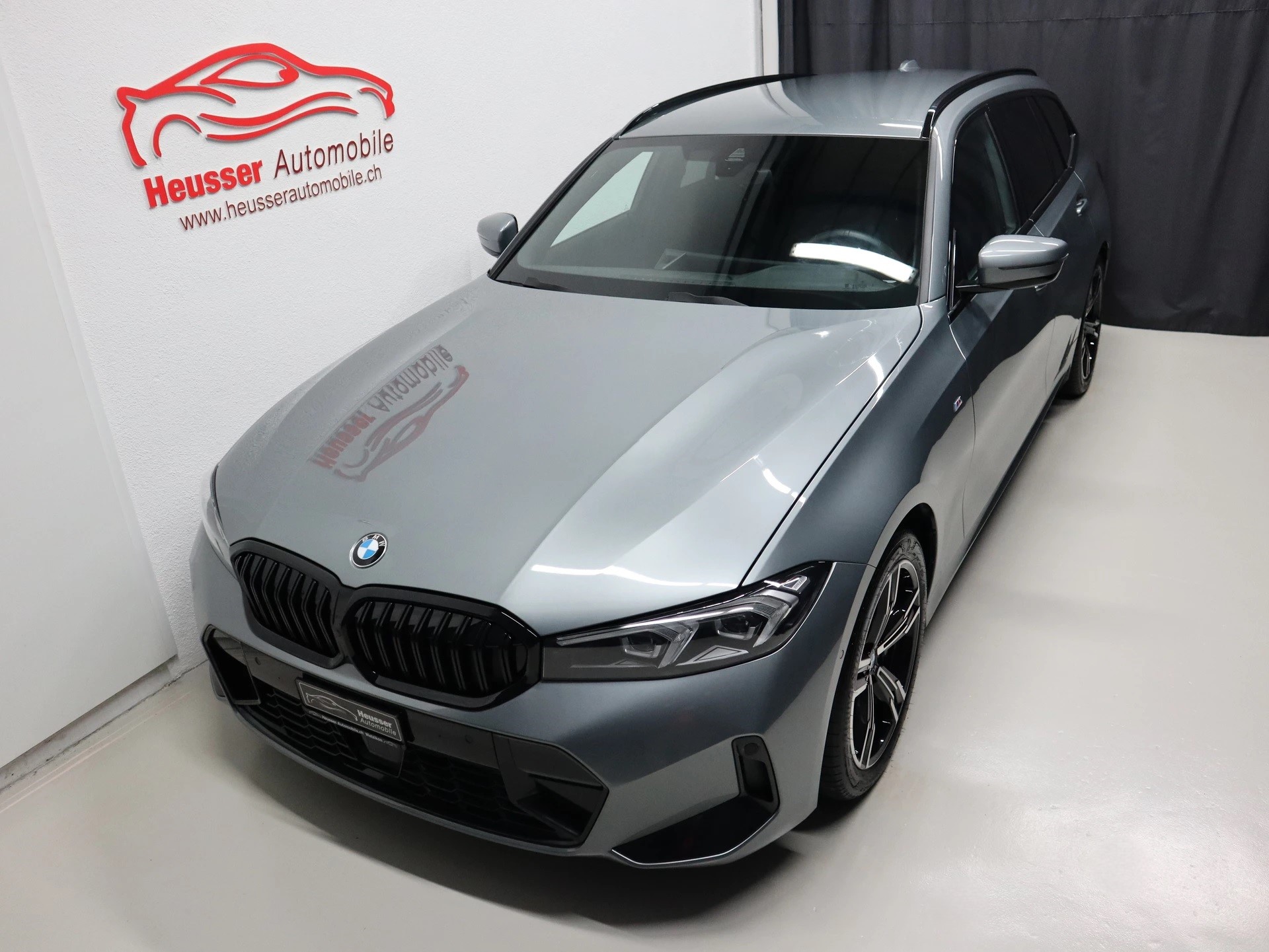 BMW 330i Touring xDrive Steptronic M Sport - Live Cockpit - Navi - Kamera - 245 PS-showroom-element-2
