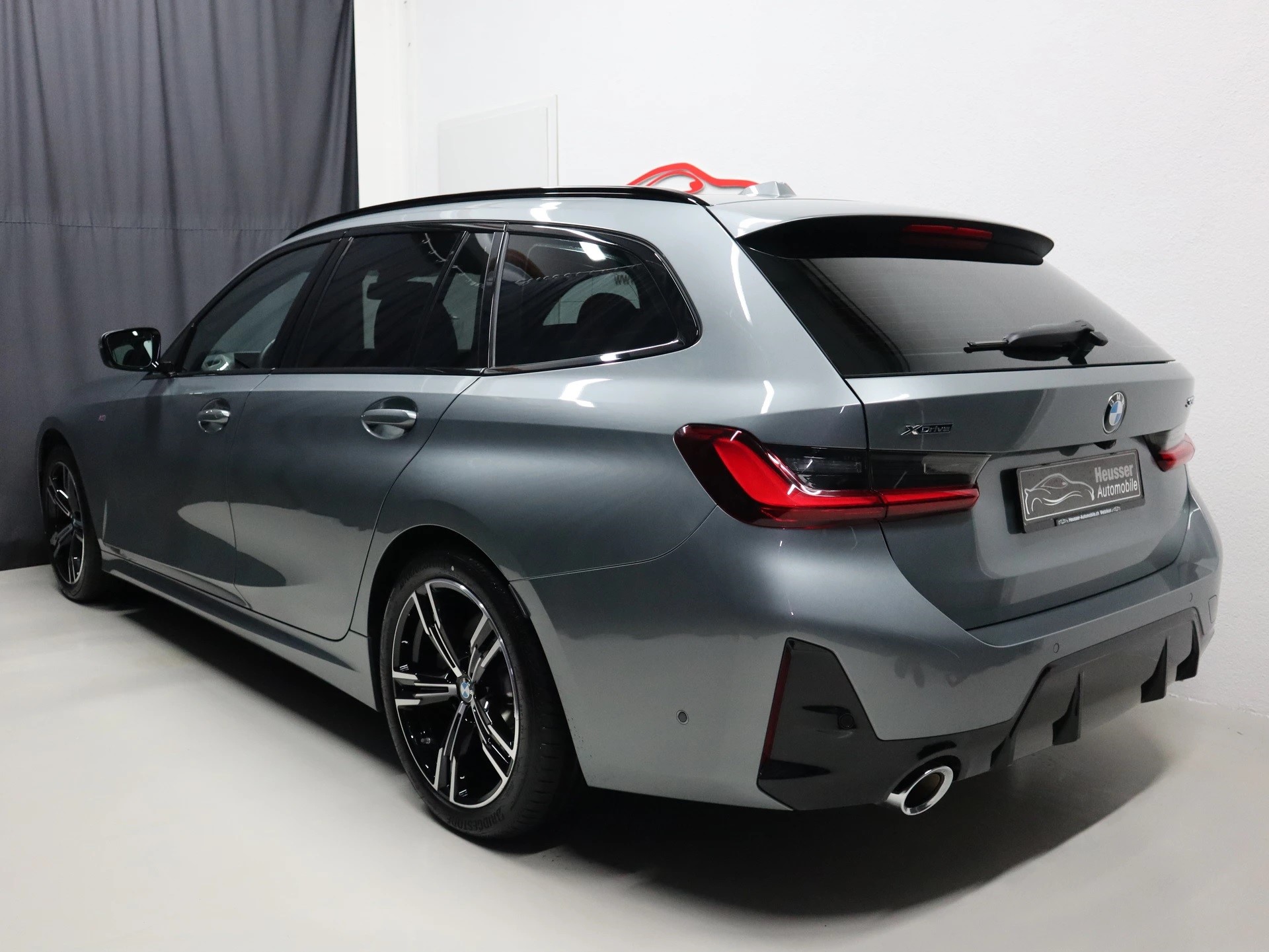 BMW 330i Touring xDrive Steptronic M Sport - Live Cockpit - Navi - Kamera - 245 PS-showroom-element-3