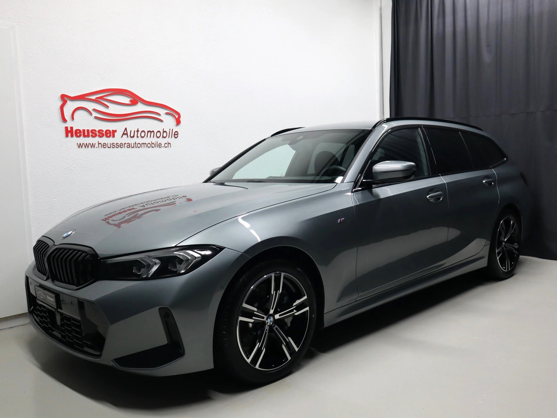 BMW 330i Touring xDrive Steptronic M Sport - Live Cockpit - Navi - Kamera - 245 PS-showroom-element-1