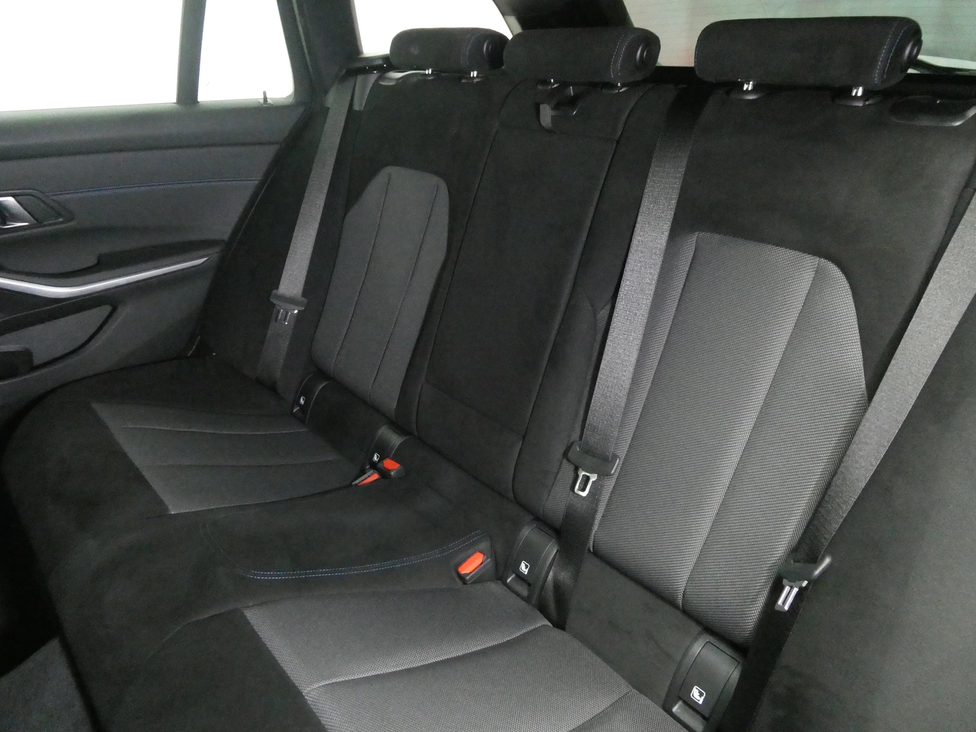 BMW 330i Touring xDrive Steptronic M Sport - Live Cockpit - Navi - Kamera - 245 PS-image-10