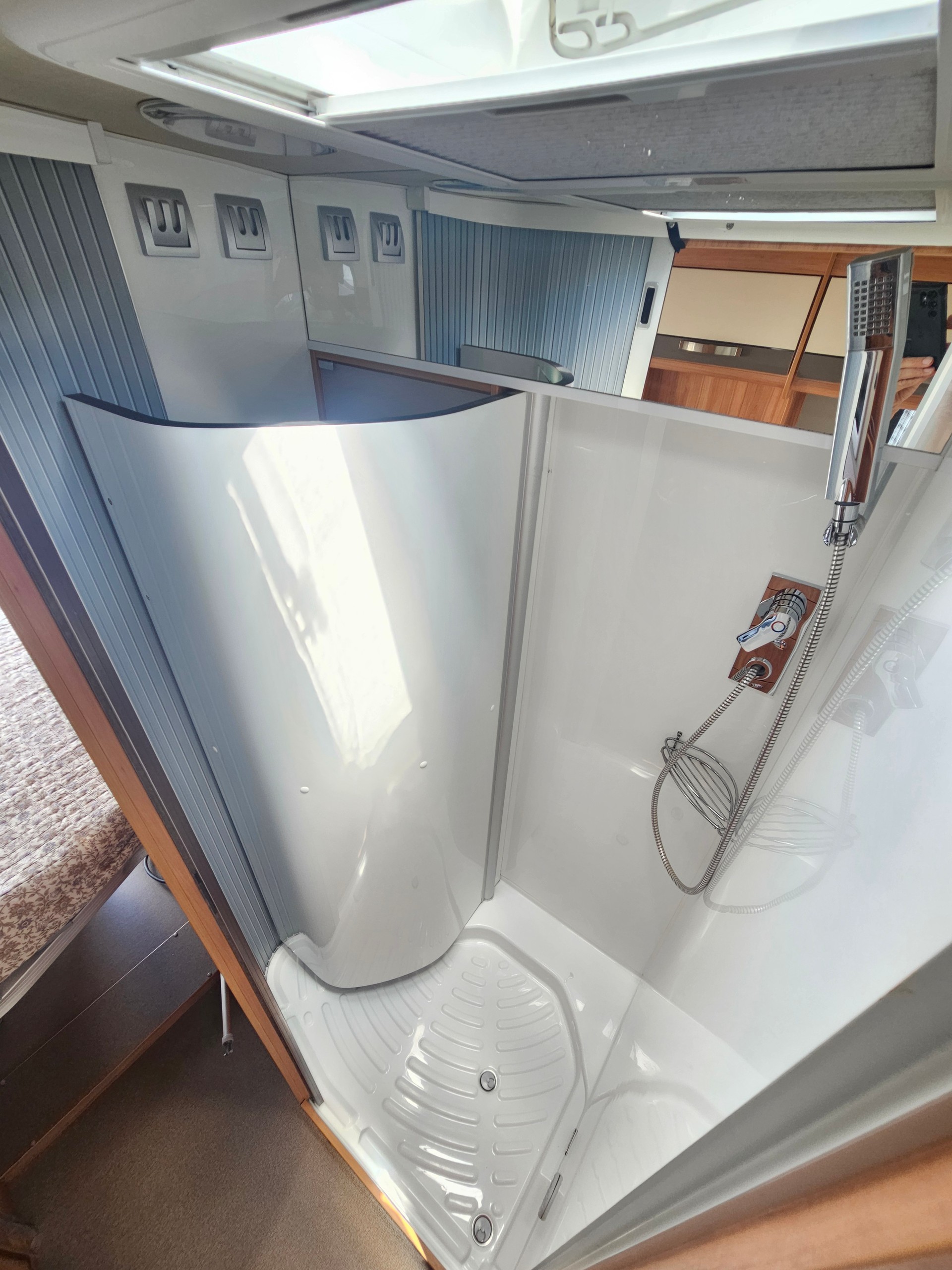 PÖSSL Summit Plus 600 mit Doppelbett!-image-12