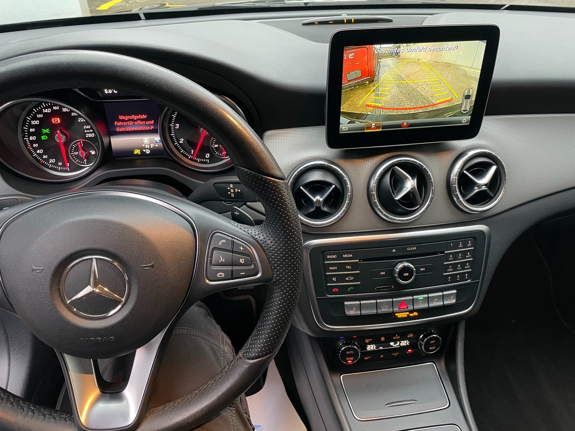 MERCEDES-BENZ CLA 200 Shooting Brake Night Star 7G-DCT-image-10