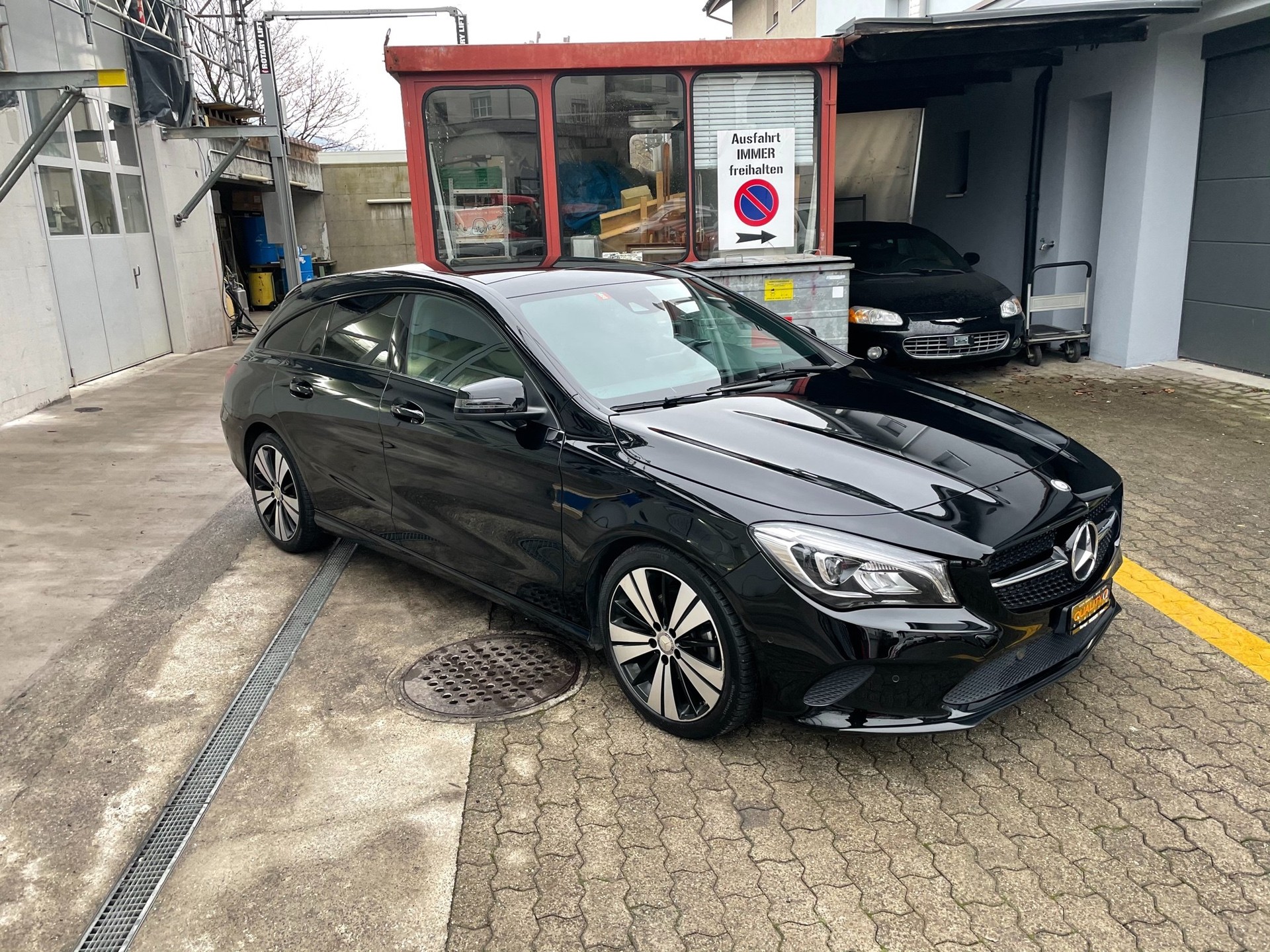 MERCEDES-BENZ CLA 200 Shooting Brake Night Star 7G-DCT