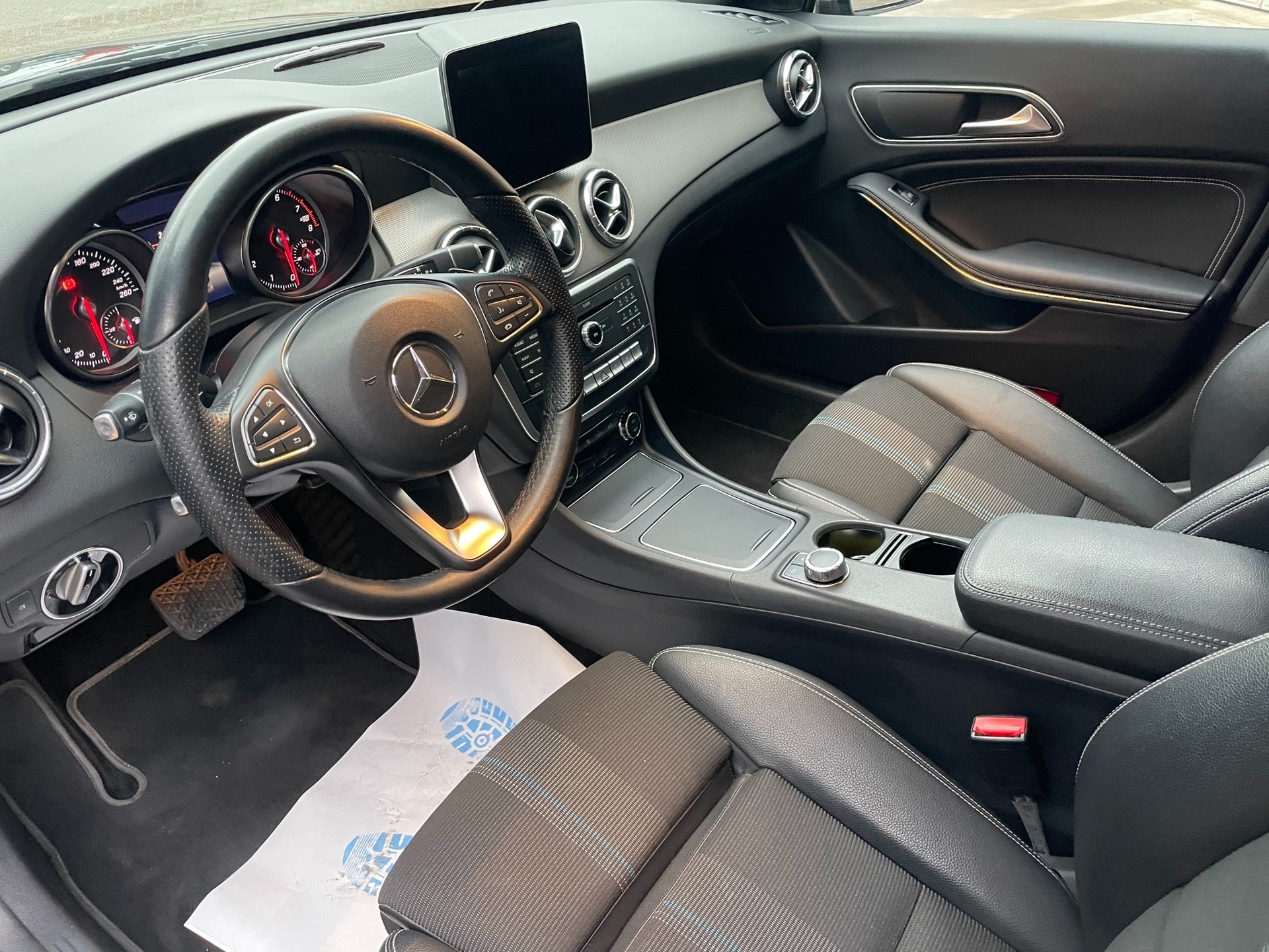 MERCEDES-BENZ CLA 200 Shooting Brake Night Star 7G-DCT-image-8