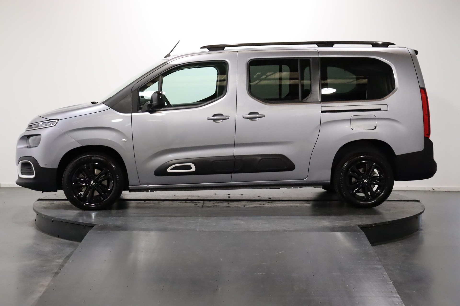 CITROEN Berlingo XL 1.5 BlueHDi 130 Shine-showroom-element-1